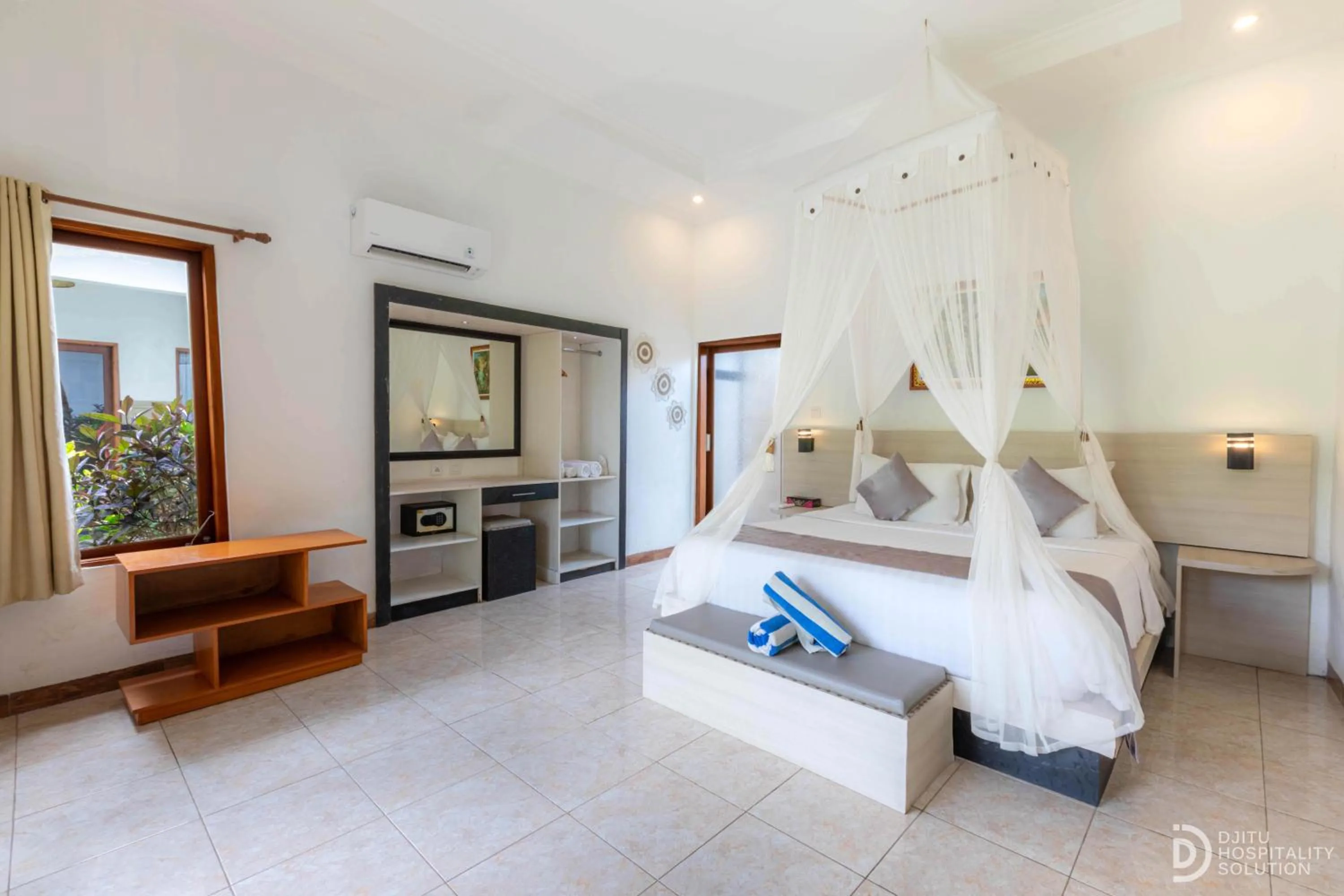 Bed in Sunset Cave Villas Lembongan