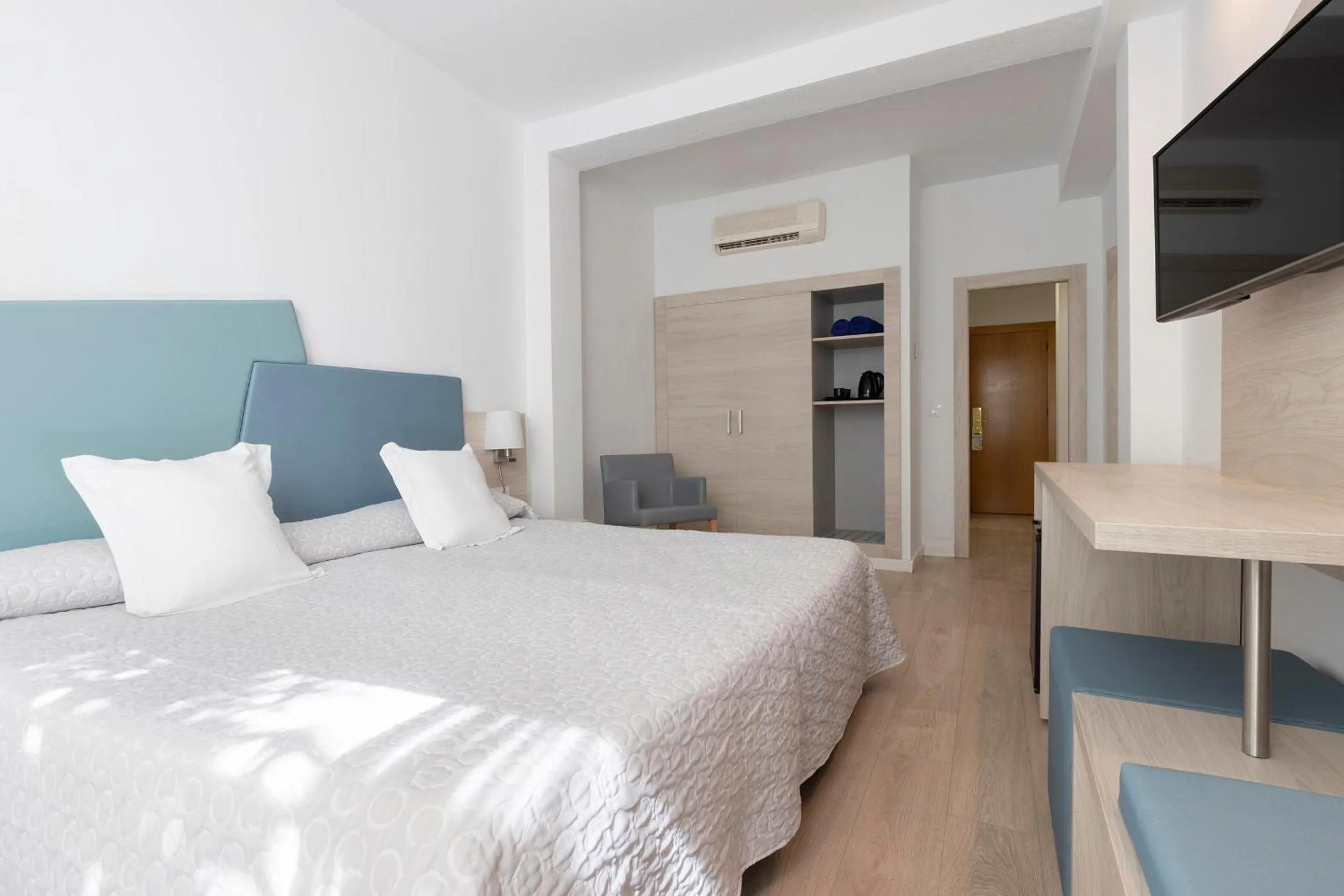 TV and multimedia, Bed in Hotel Palia Las Palomas