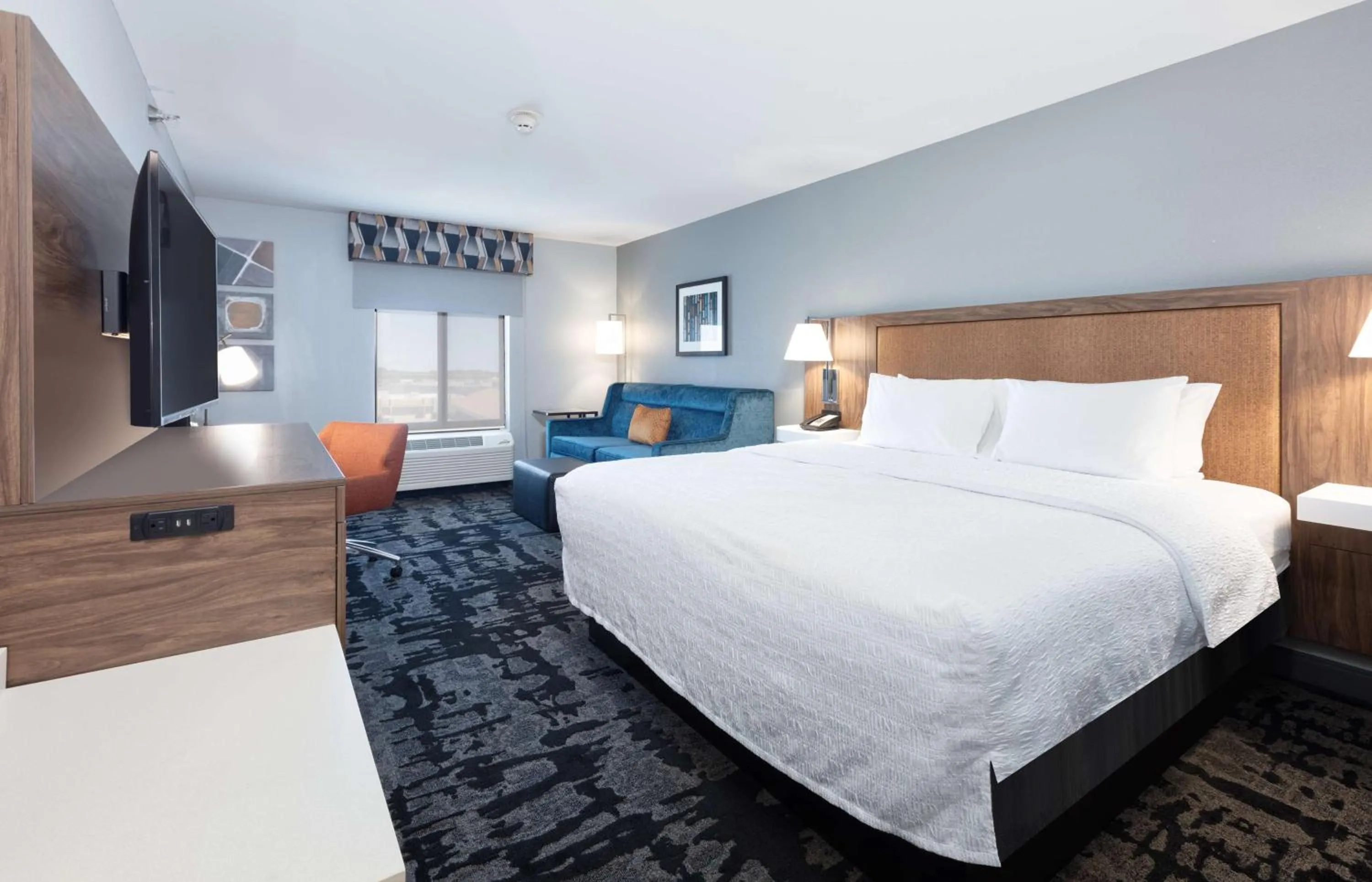 Living room, Bed in Hampton Inn Norfolk