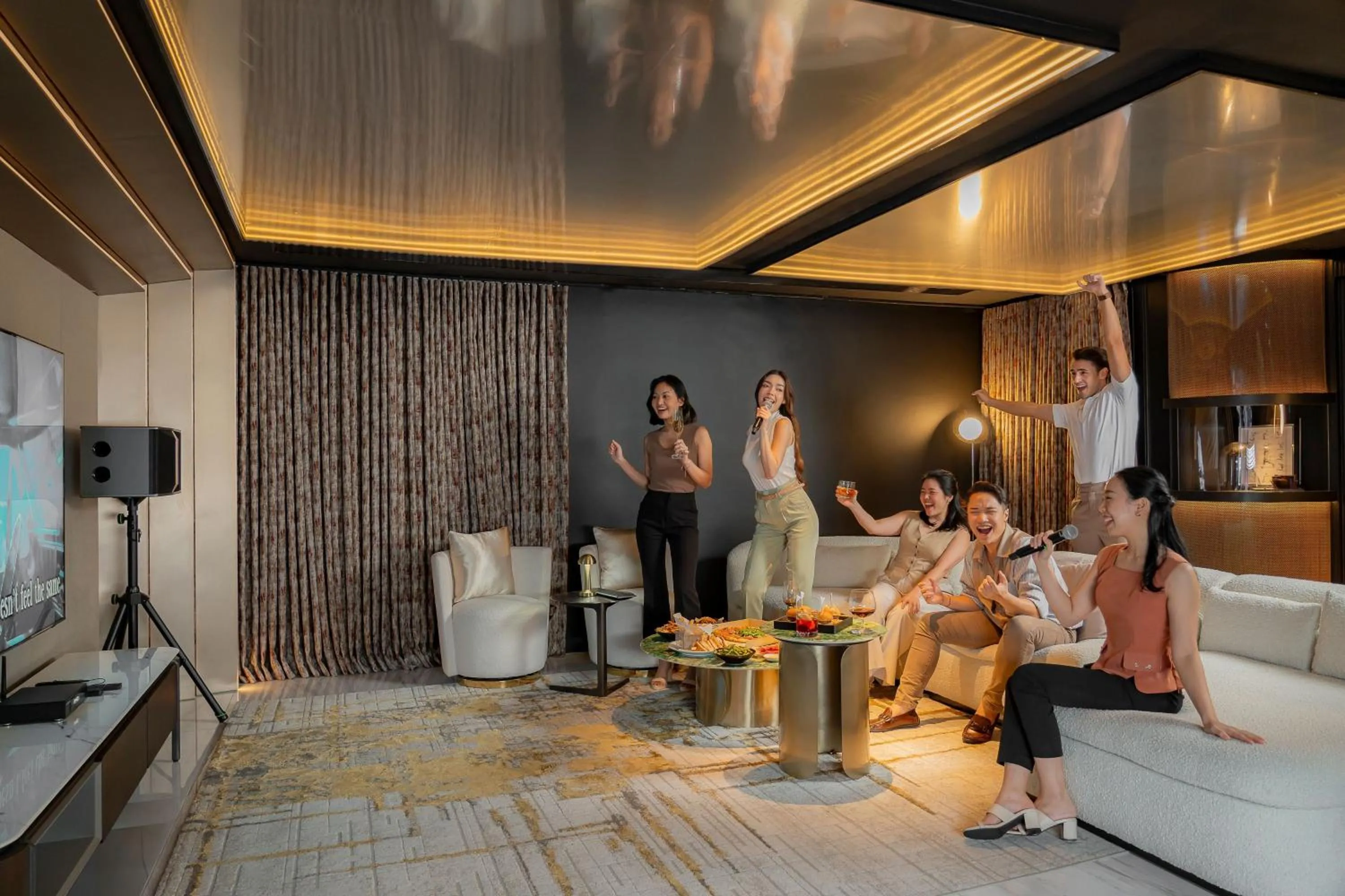 Lounge or bar in Bangkok Marriott Marquis Queens Park