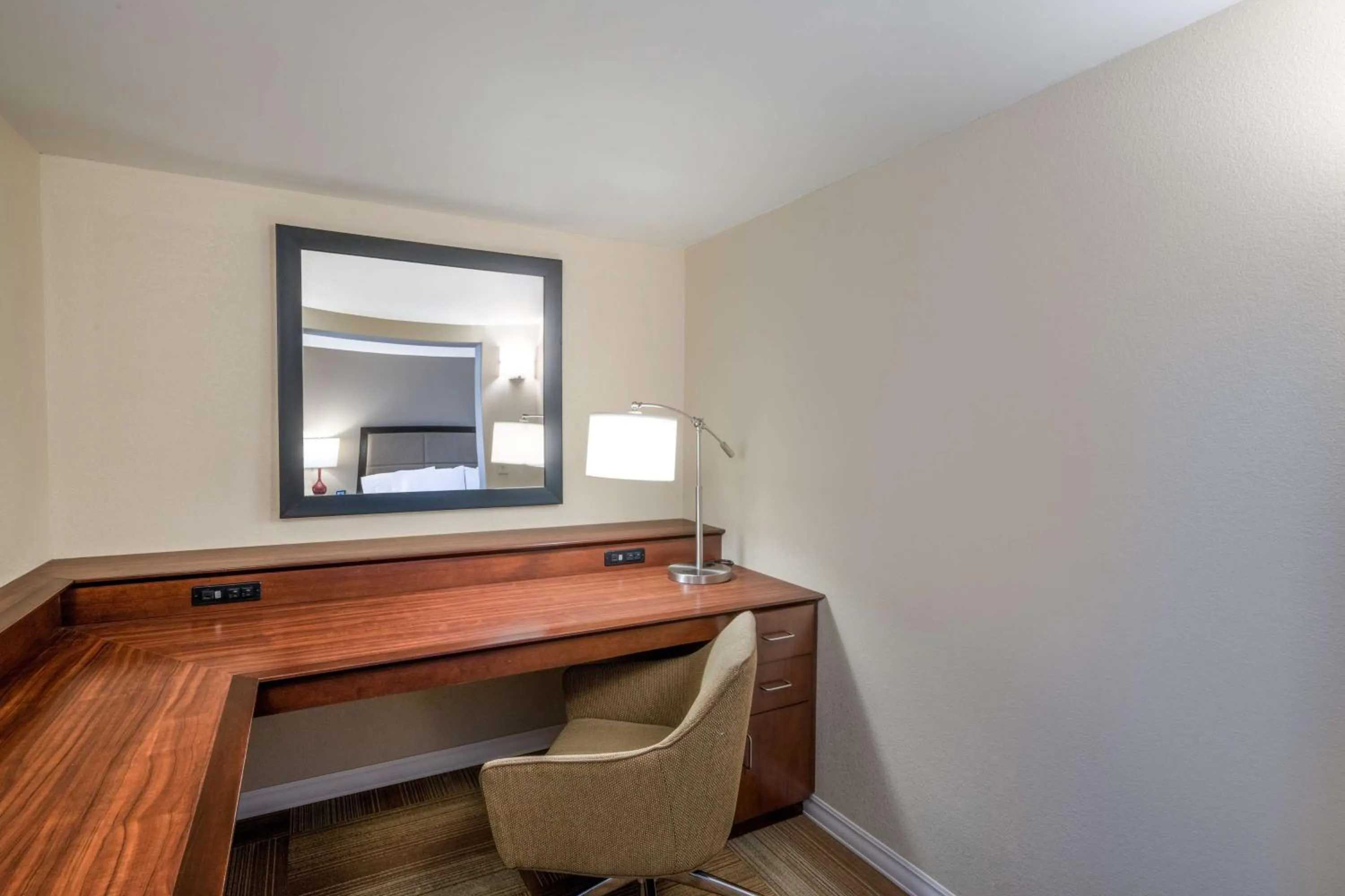 Bedroom in Hampton Inn Lafayette