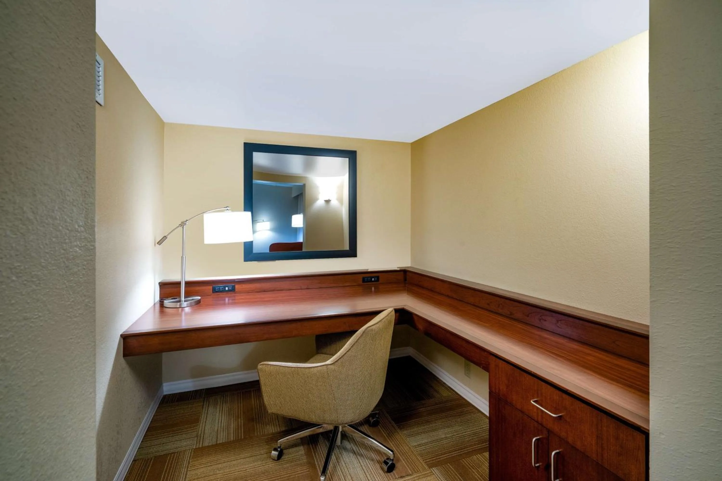 Bedroom in Hampton Inn Lafayette