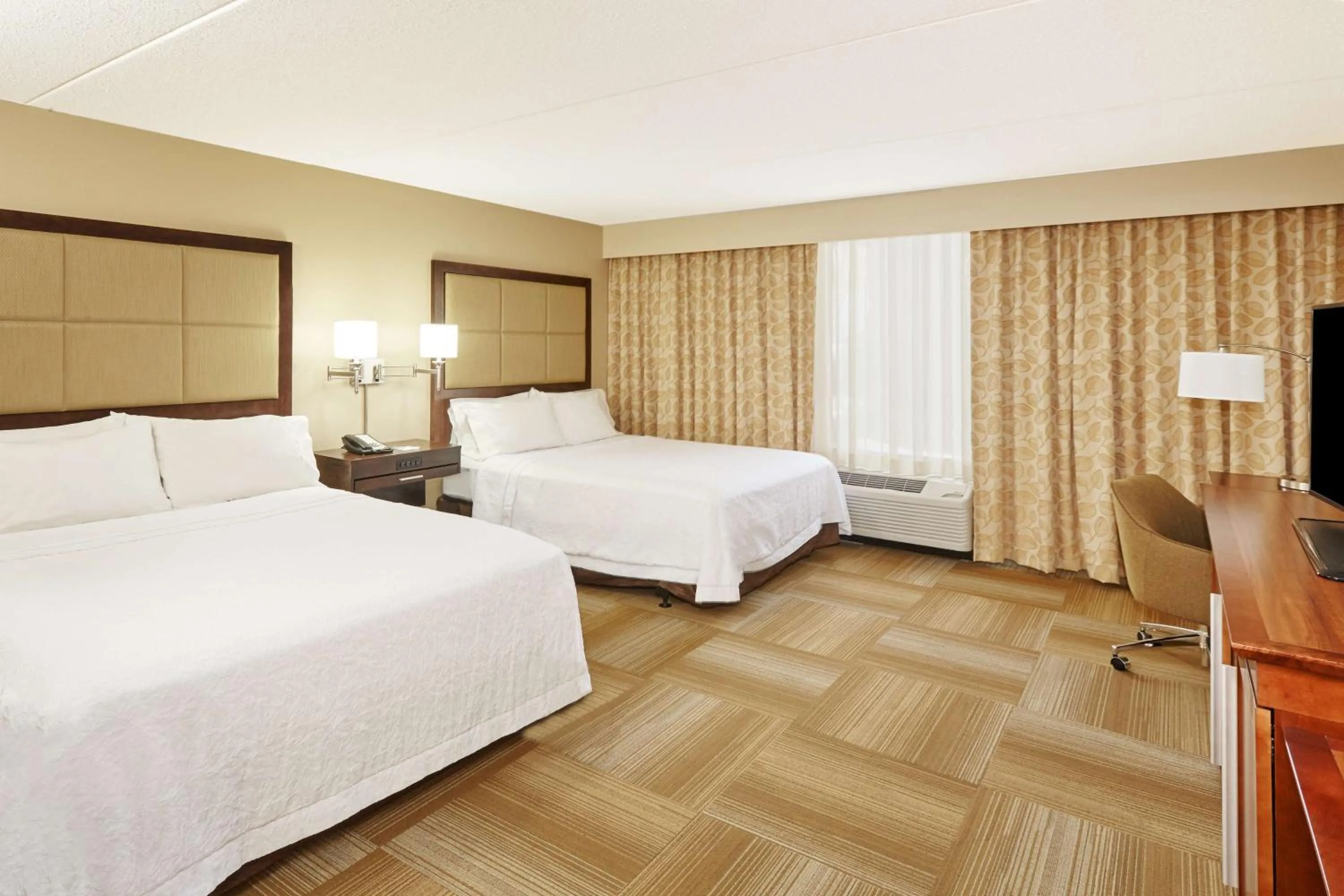 Bed in Hampton Inn Lafayette