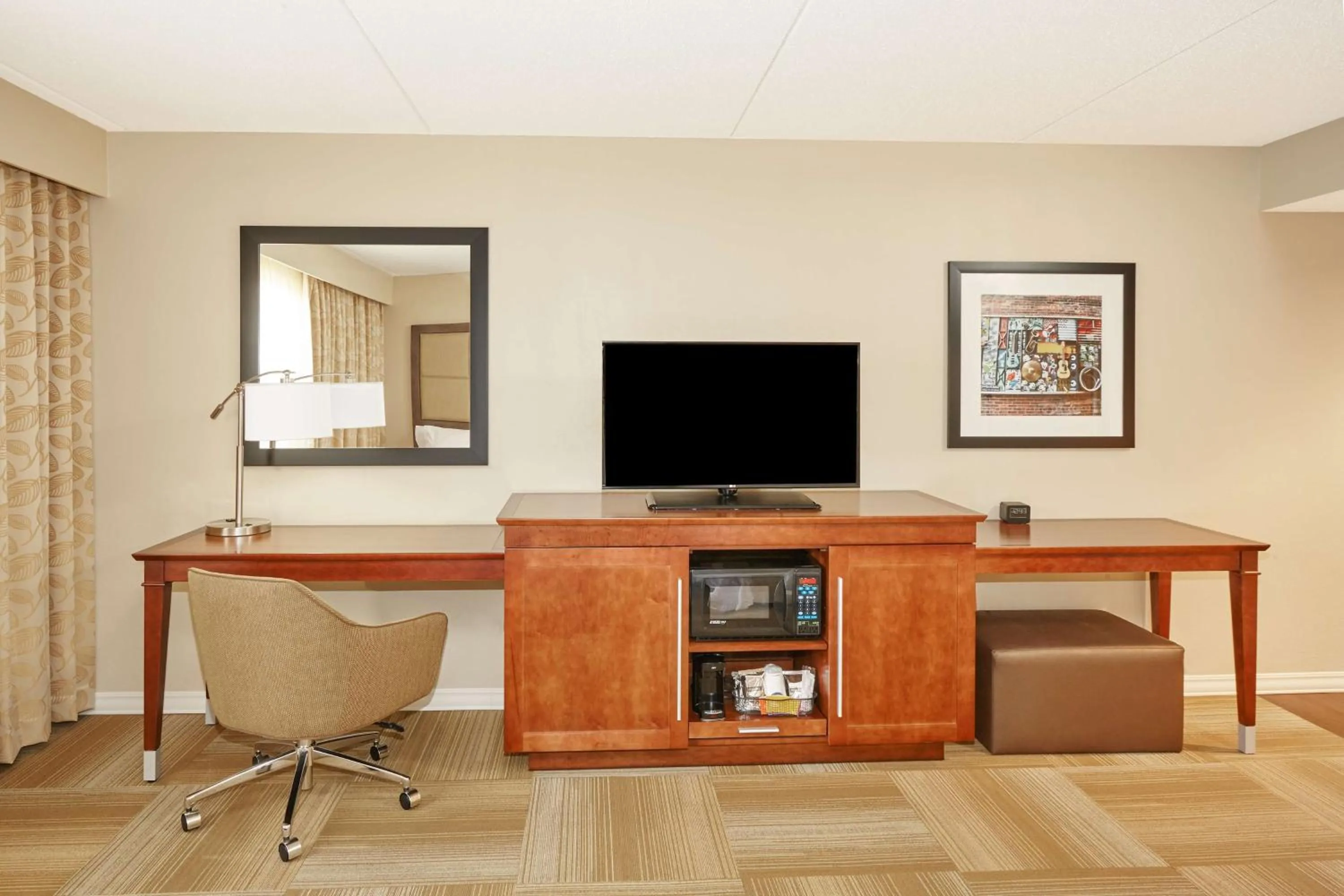 Bed in Hampton Inn Lafayette