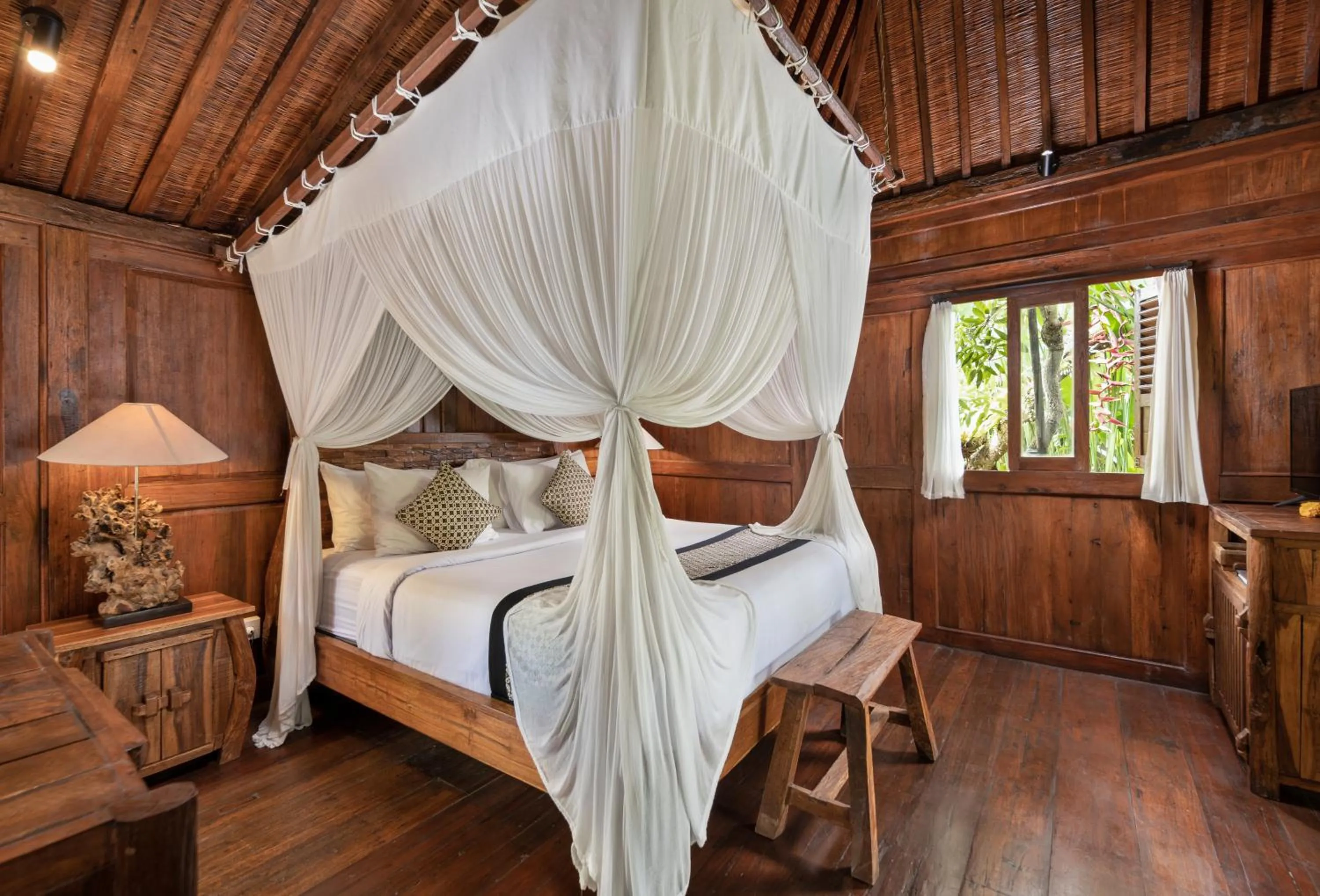 Bed in Madani Antique Villas