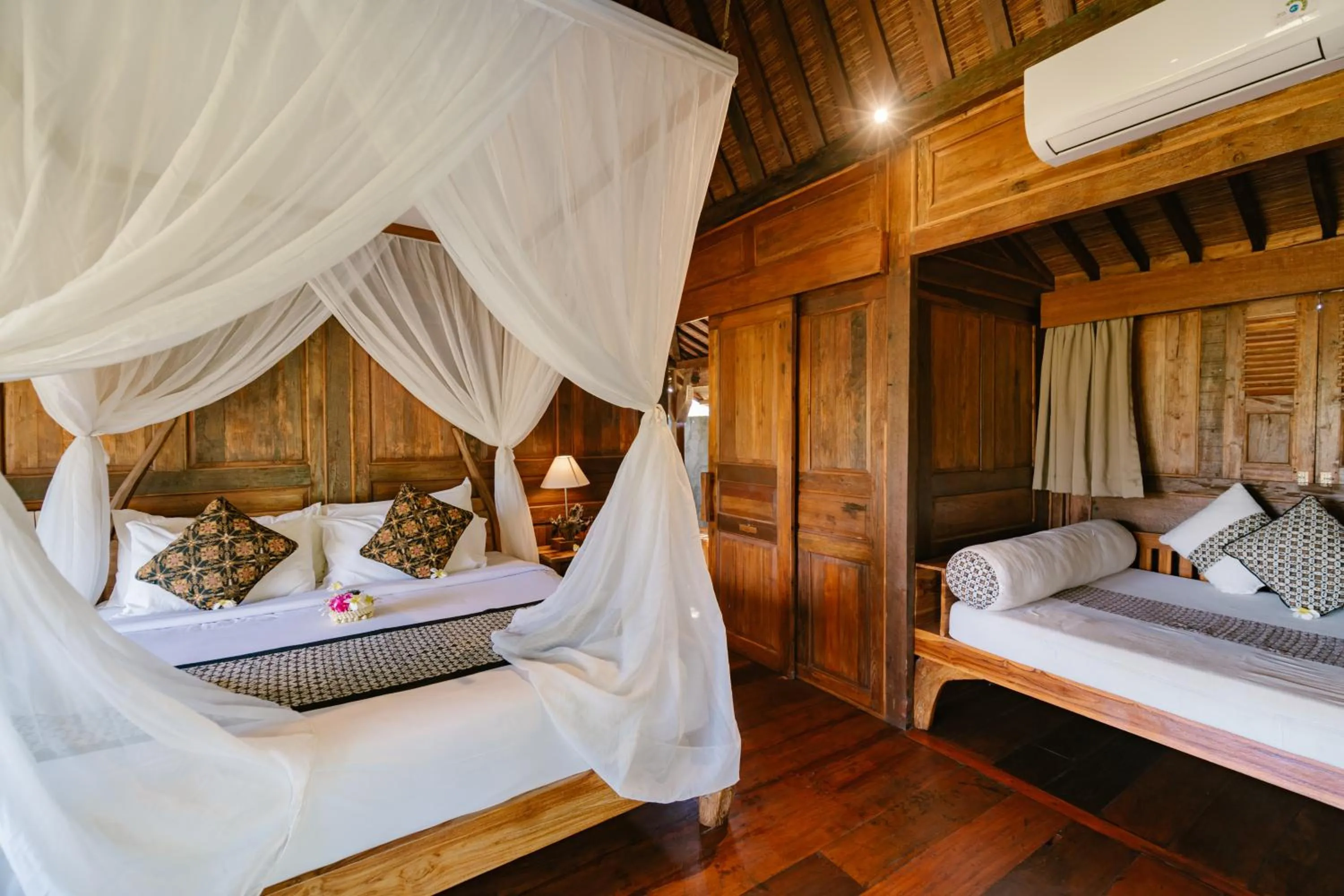 Bedroom, Bed in Madani Antique Villas