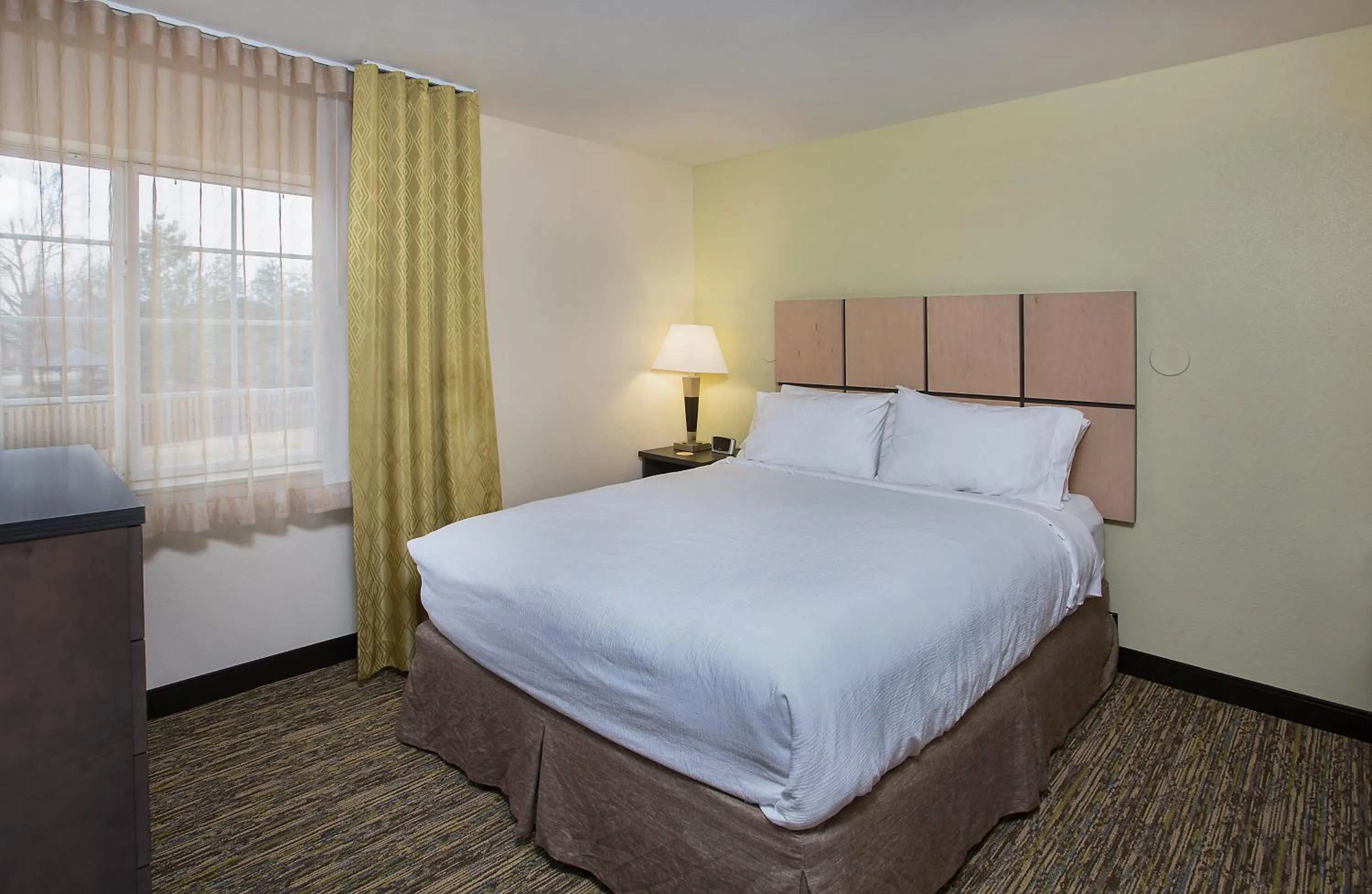 Photo of the whole room, Bed in Candlewood Suites Bowling Green by IHG