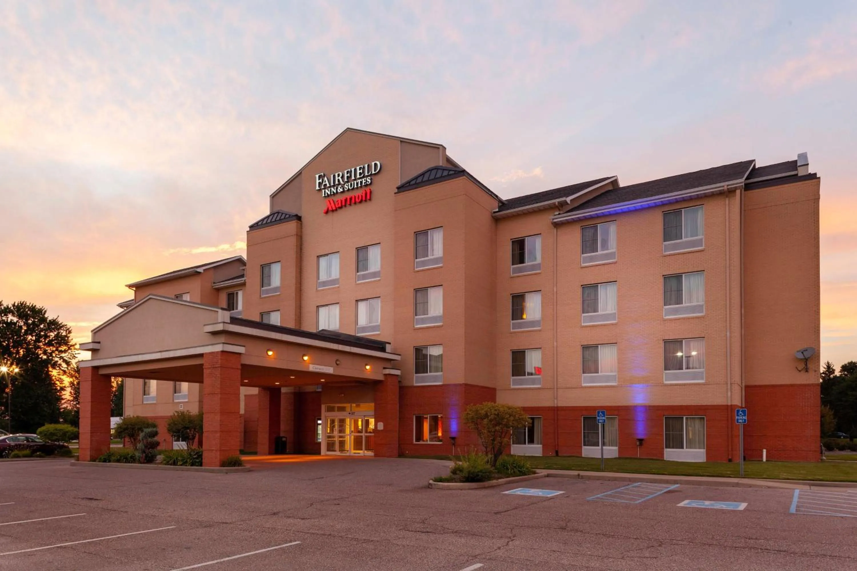 Property building in Fairfield Inn and Suites by Marriott Seymour