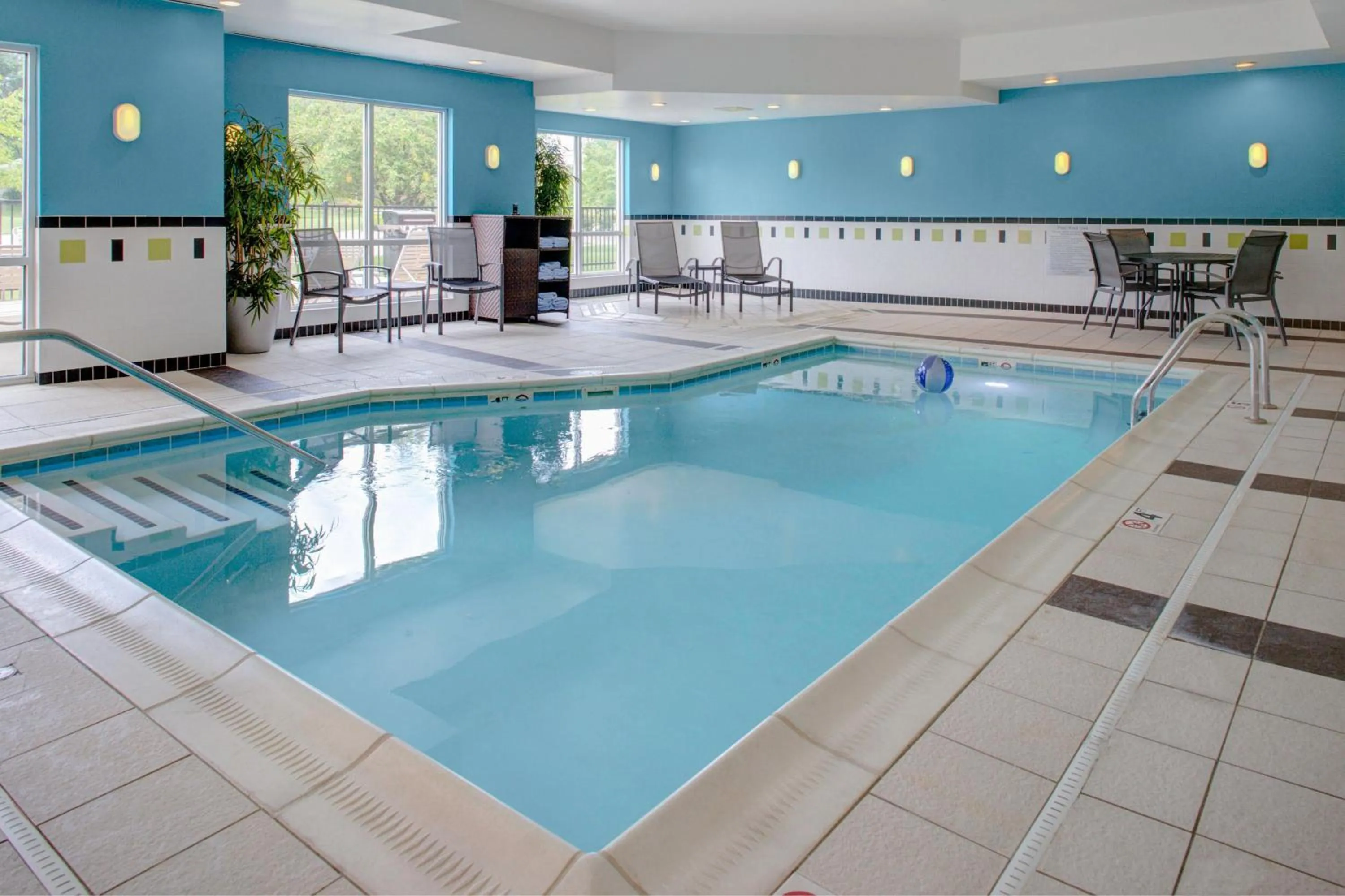 Swimming pool in Fairfield Inn and Suites by Marriott Seymour