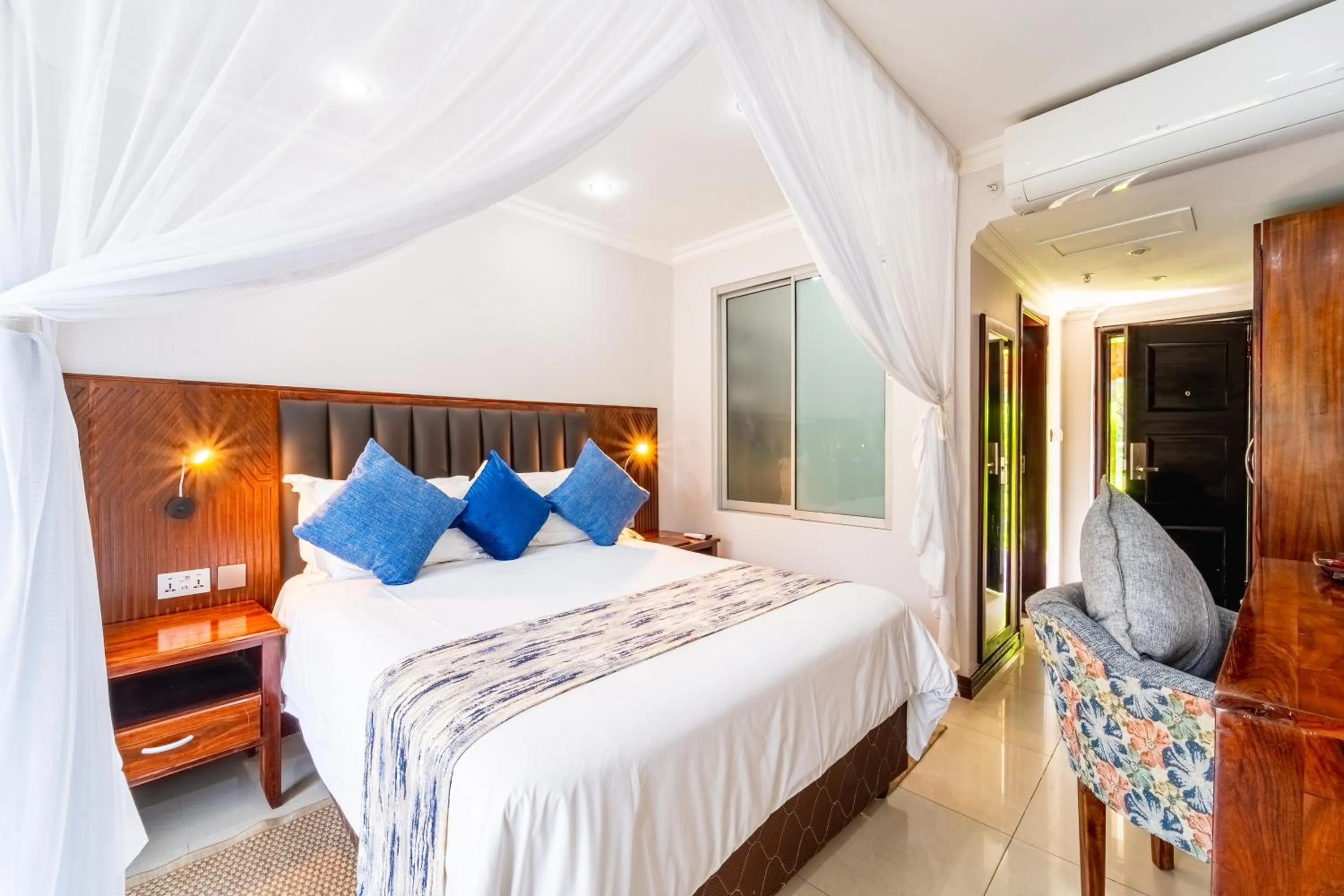 Bed in Azambezi River Lodge