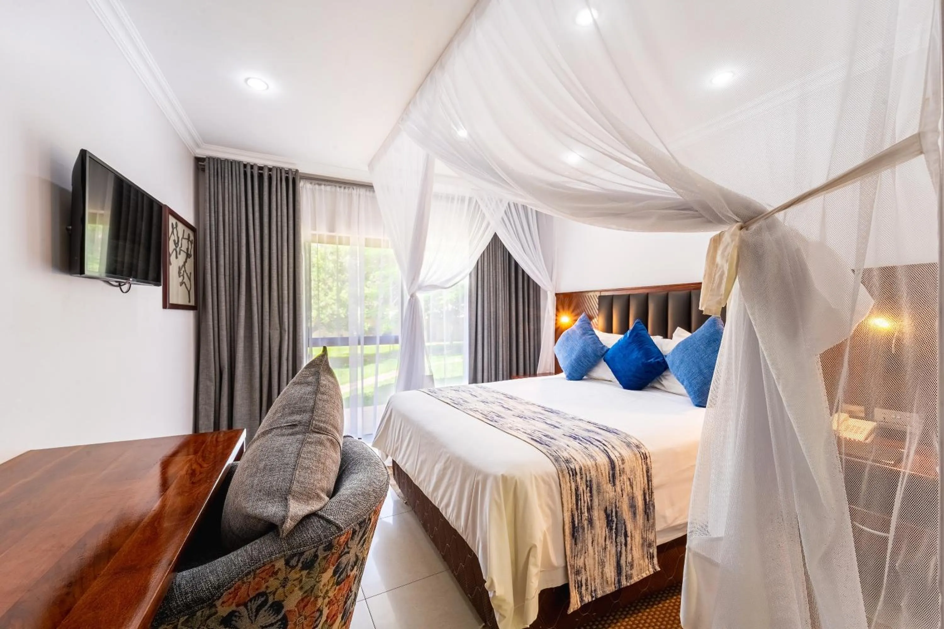 Bed in Azambezi River Lodge
