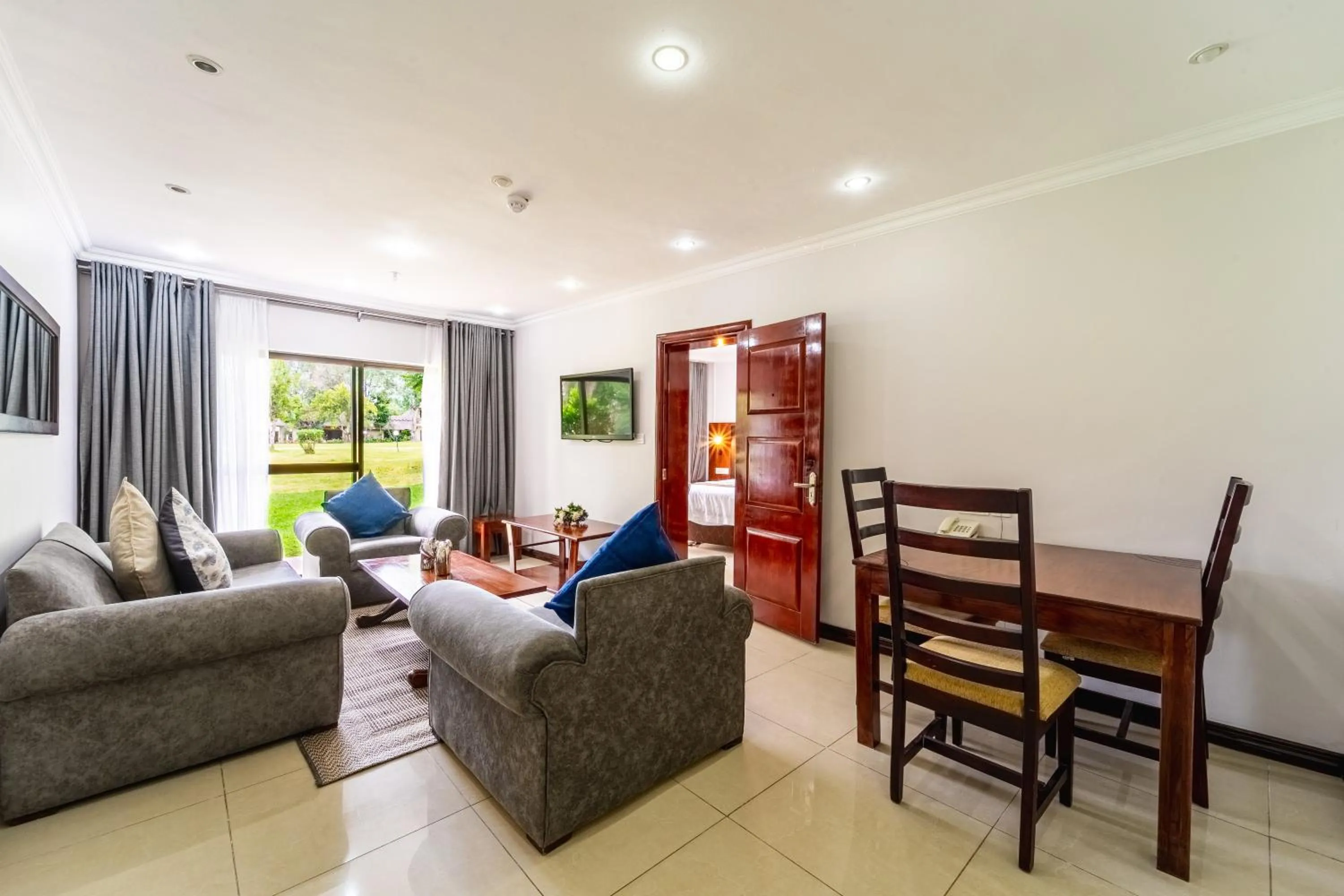 Lounge or bar in Azambezi River Lodge