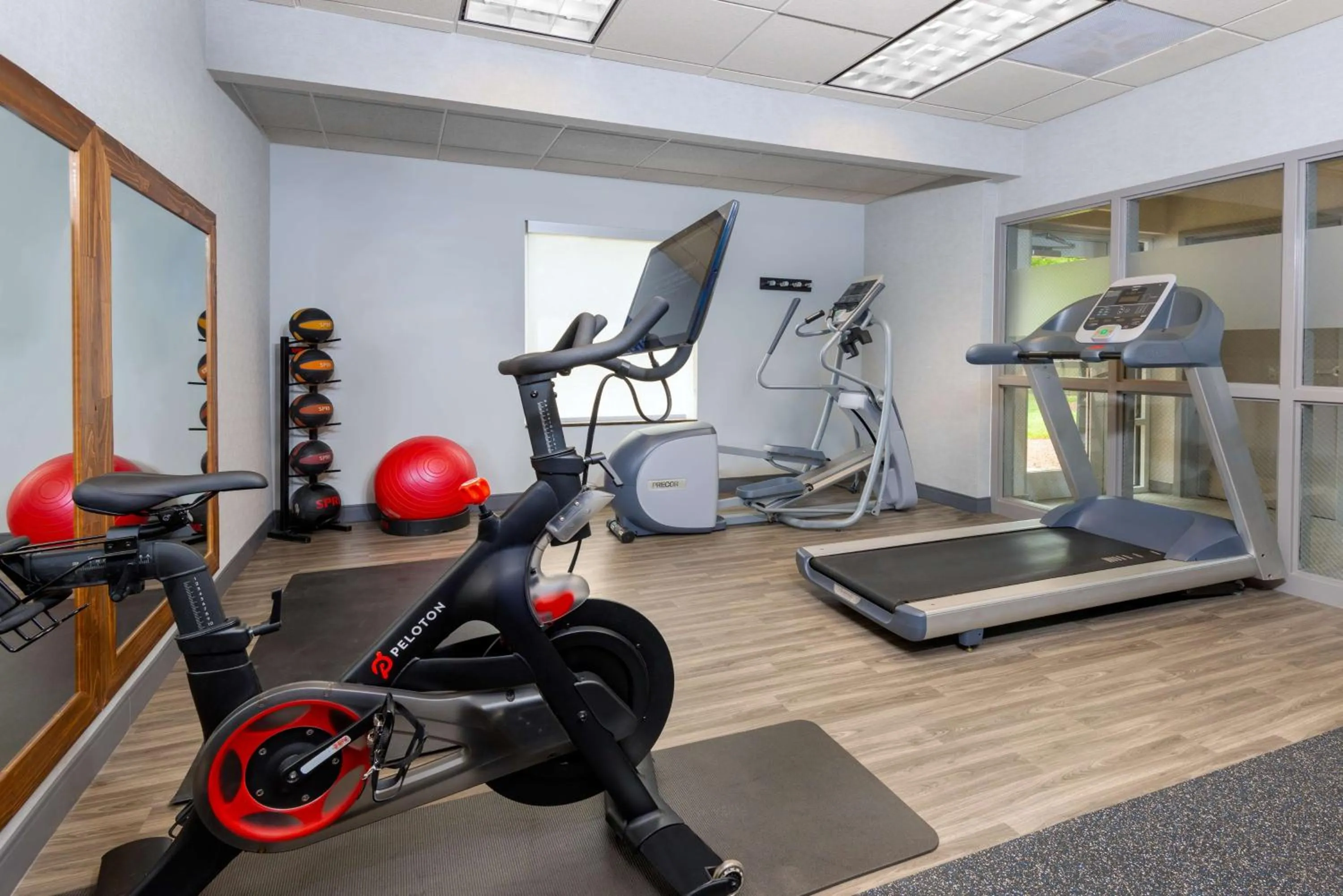 Fitness centre/facilities in Hampton Inn & Suites Murfreesboro