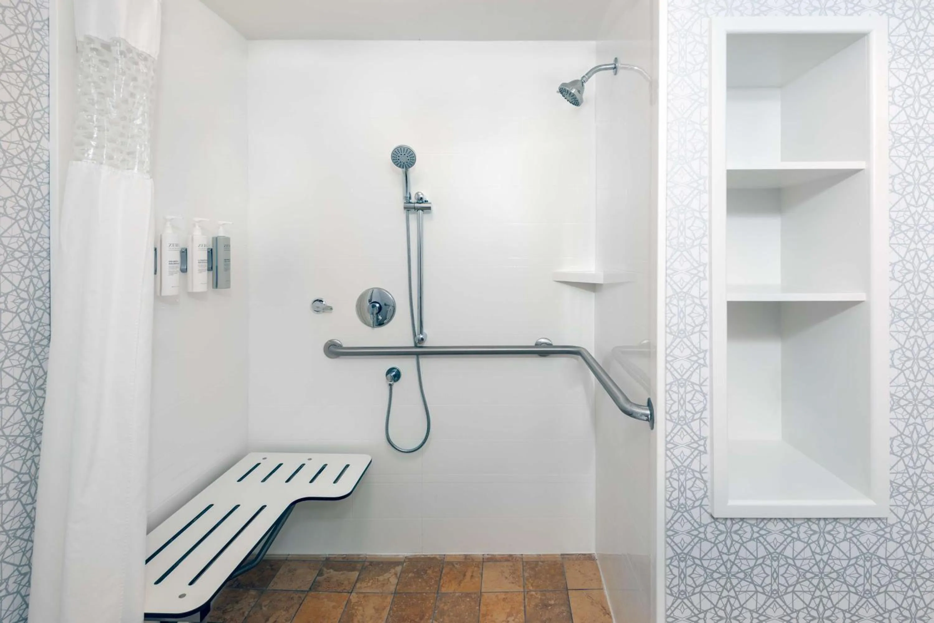 Shower in Hampton Inn & Suites Murfreesboro