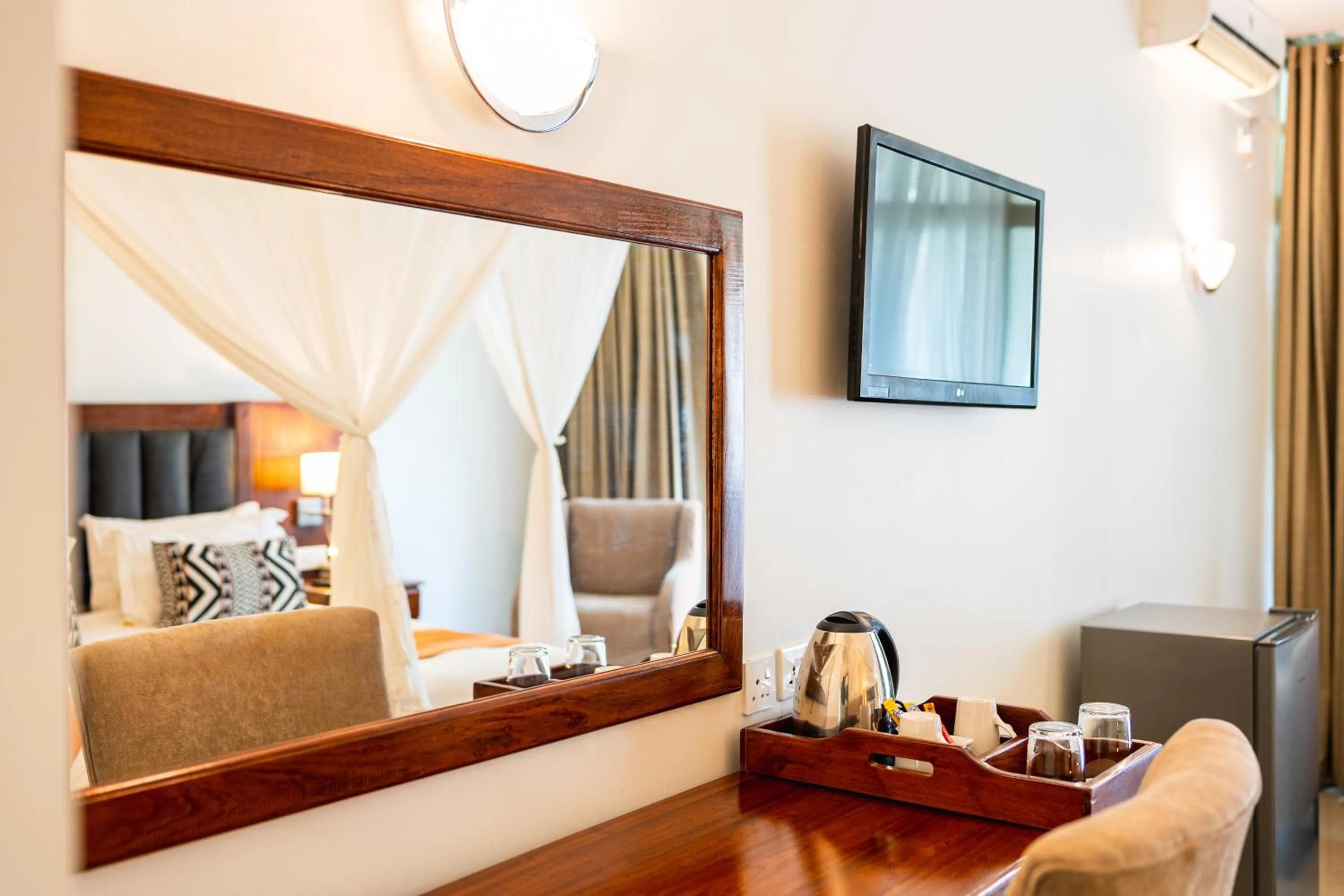 Bedroom, Bed in Victoria Falls Rainbow Hotel