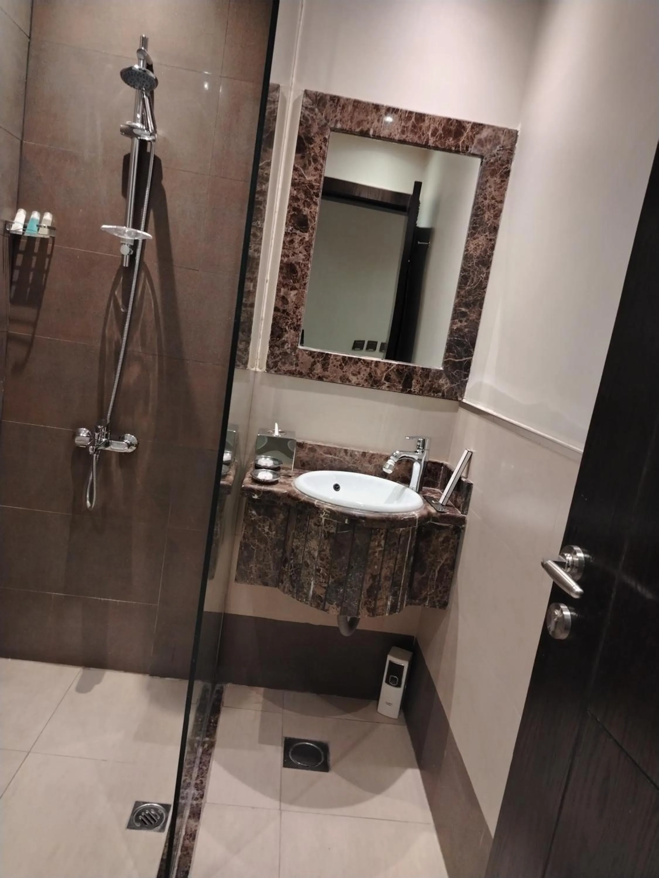 Shower in Daif Inn Serviced Apartments - Qurtubah