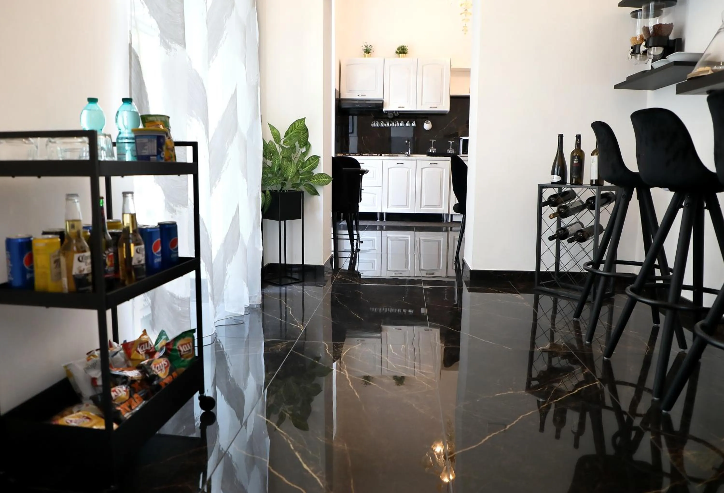 Communal lounge/ TV room in I Colori di Napoli