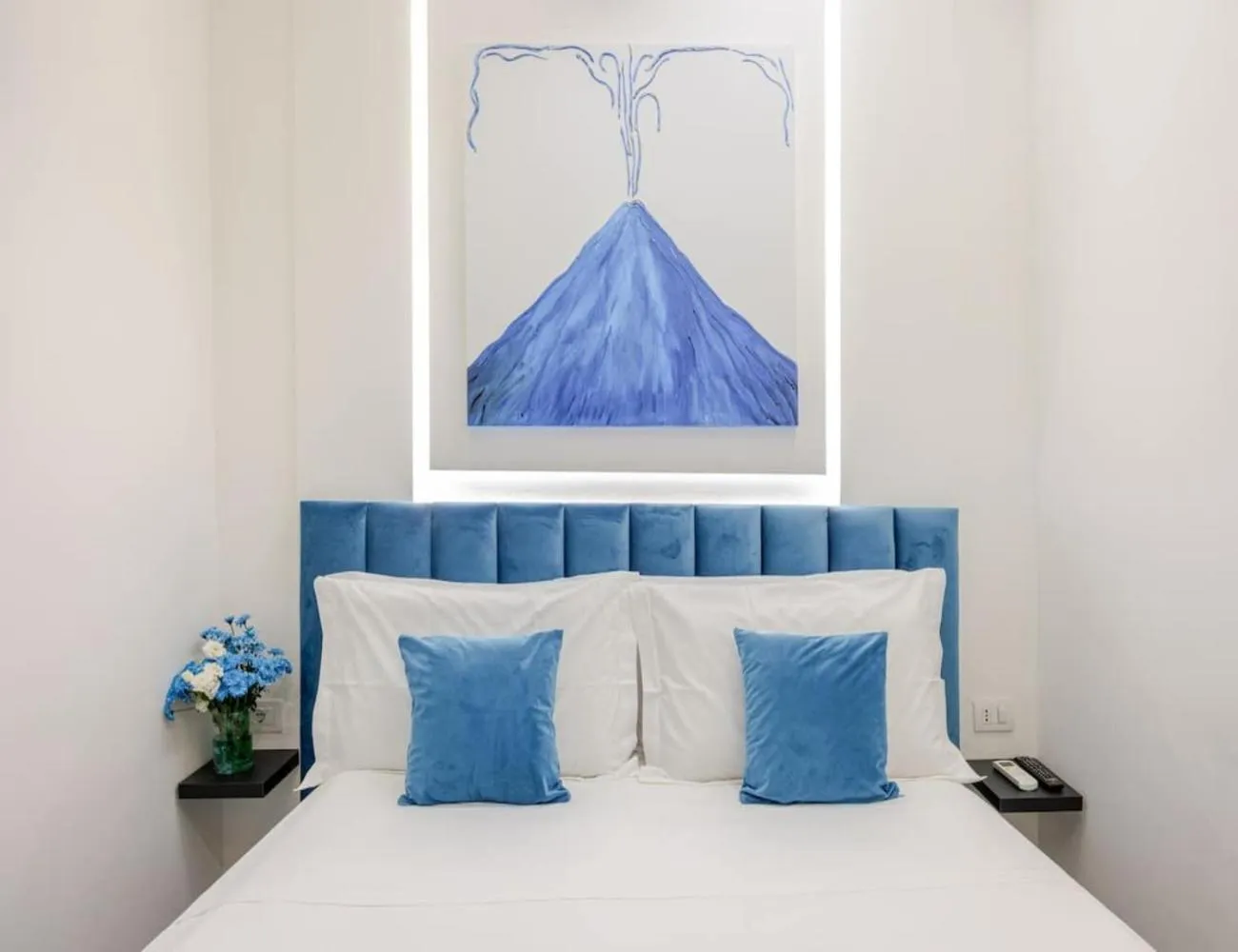 Photo of the whole room, Bed in I Colori di Napoli