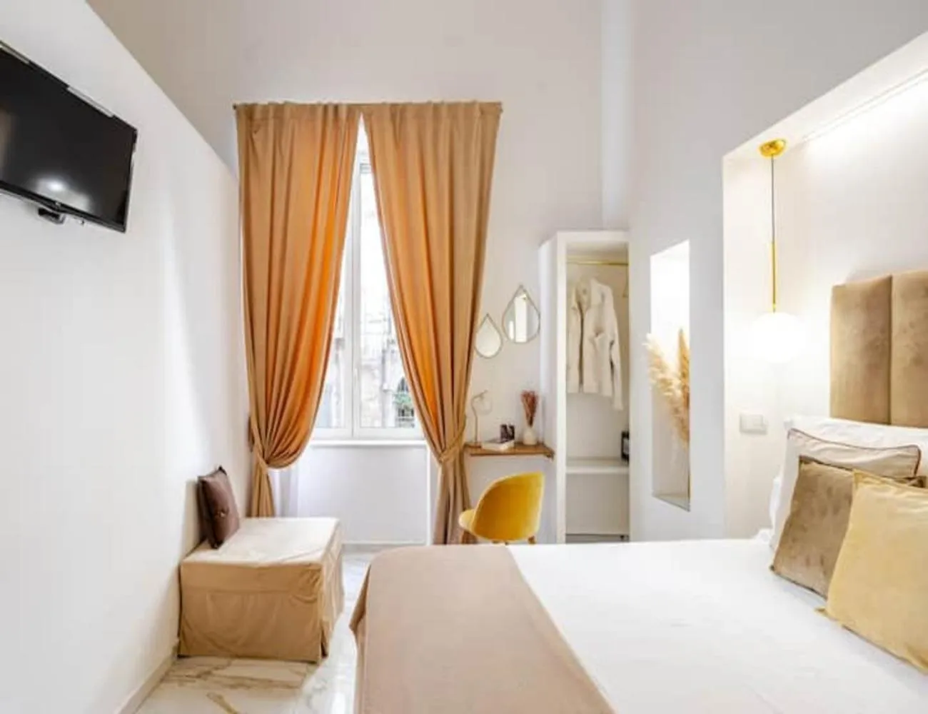 Bed in I Colori di Napoli