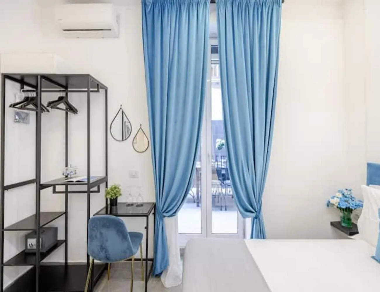 Bed in I Colori di Napoli