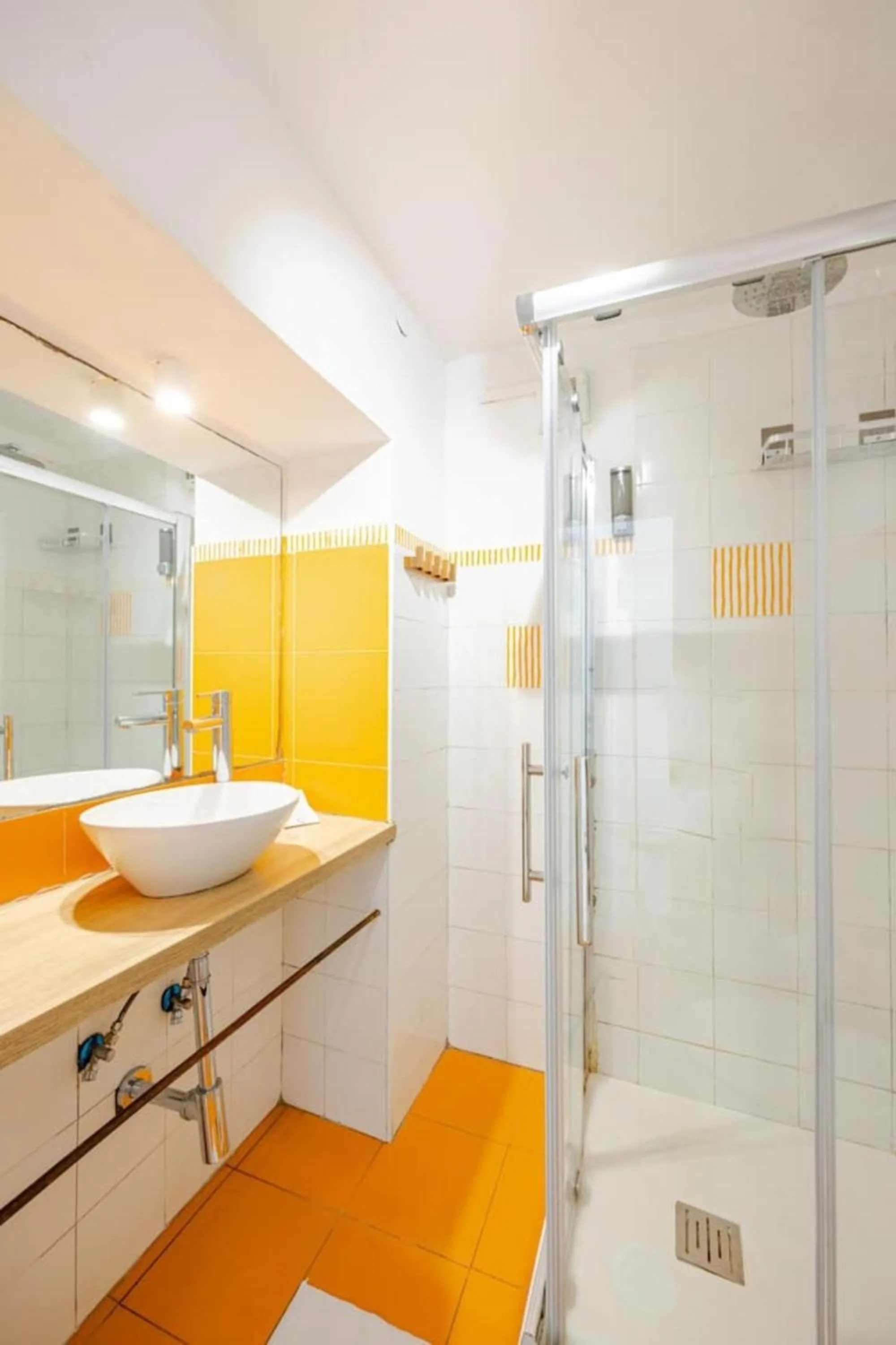 Shower in I Colori di Napoli