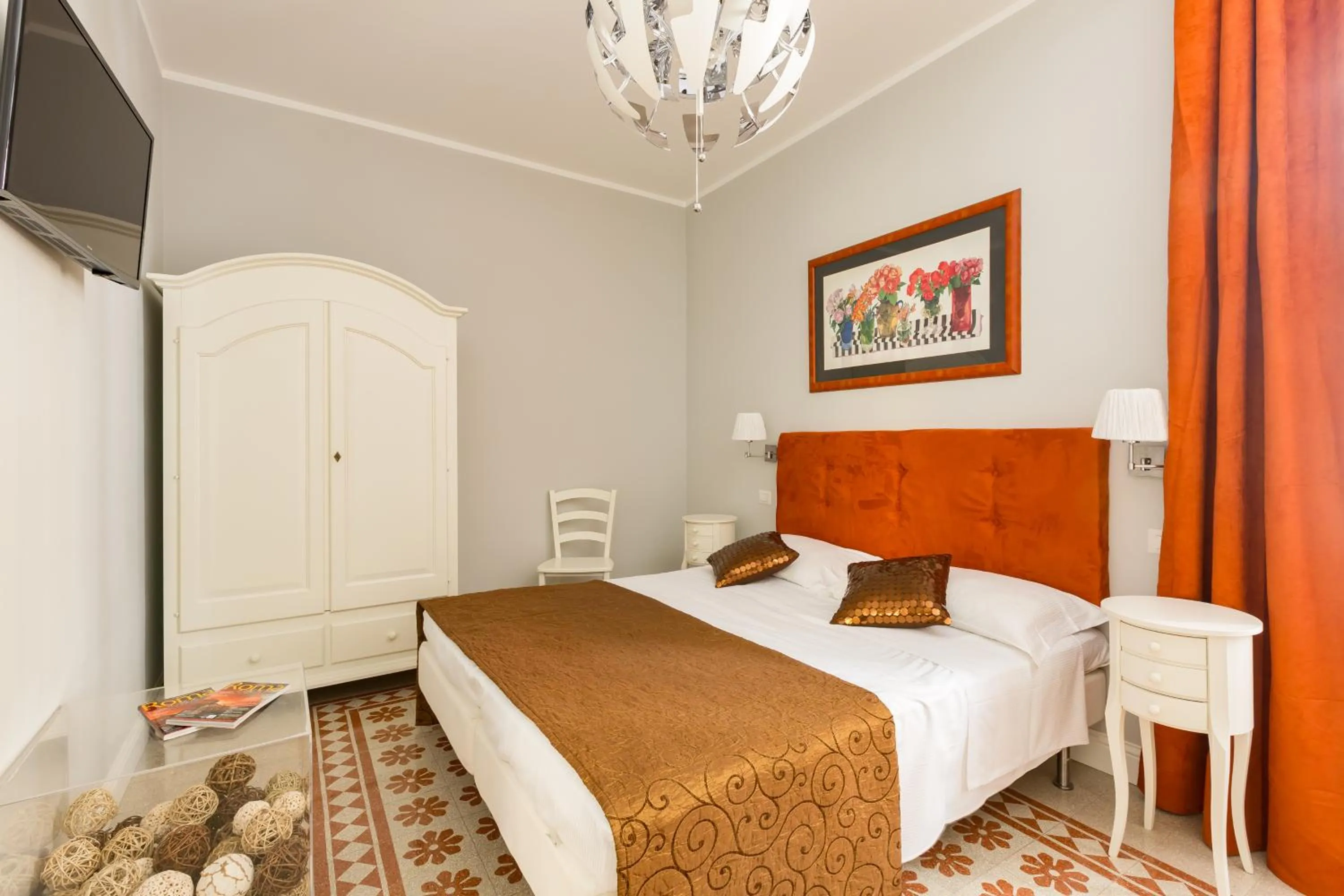 Photo of the whole room, Bed in Residenza Vatican Suite