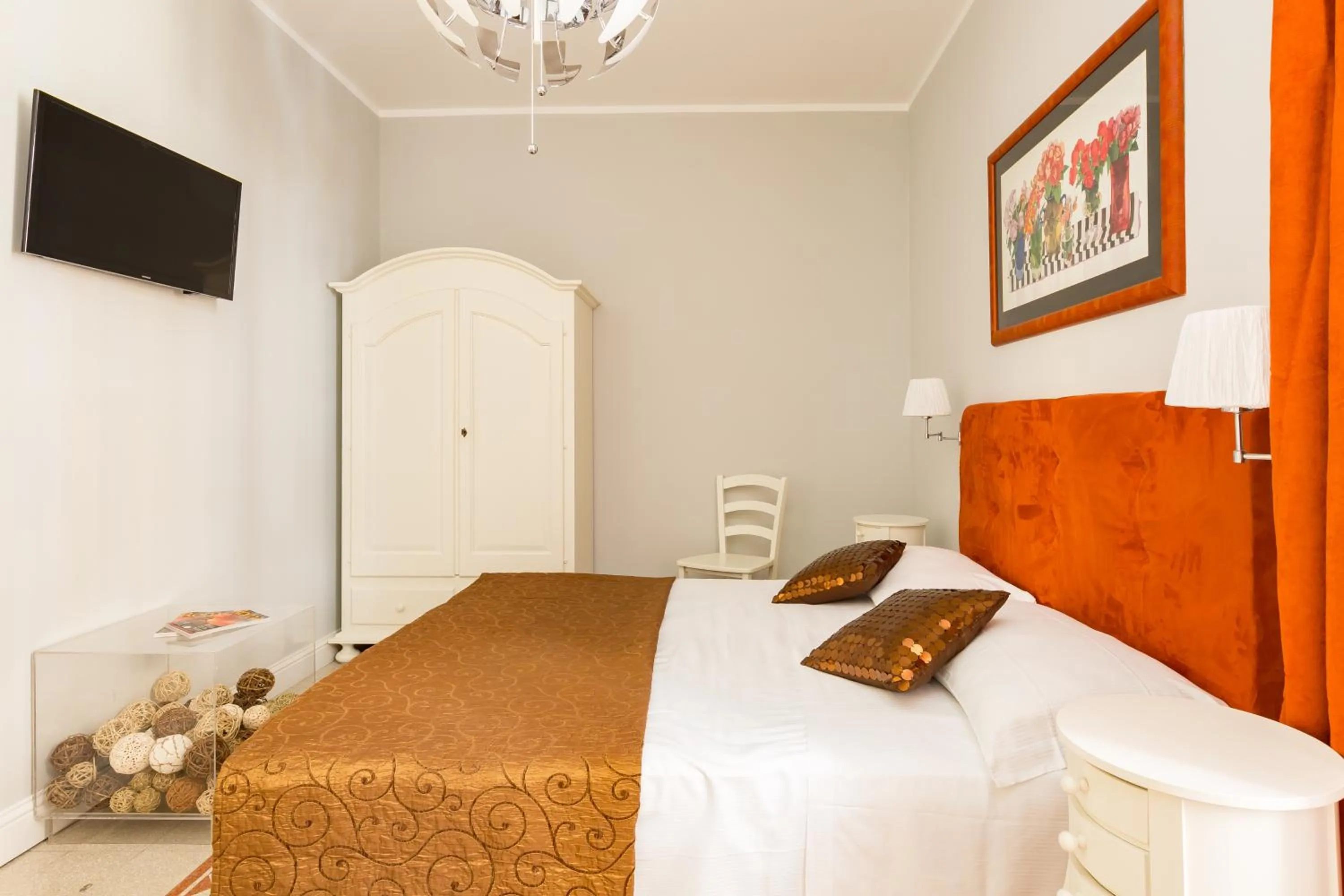 Photo of the whole room, Bed in Residenza Vatican Suite