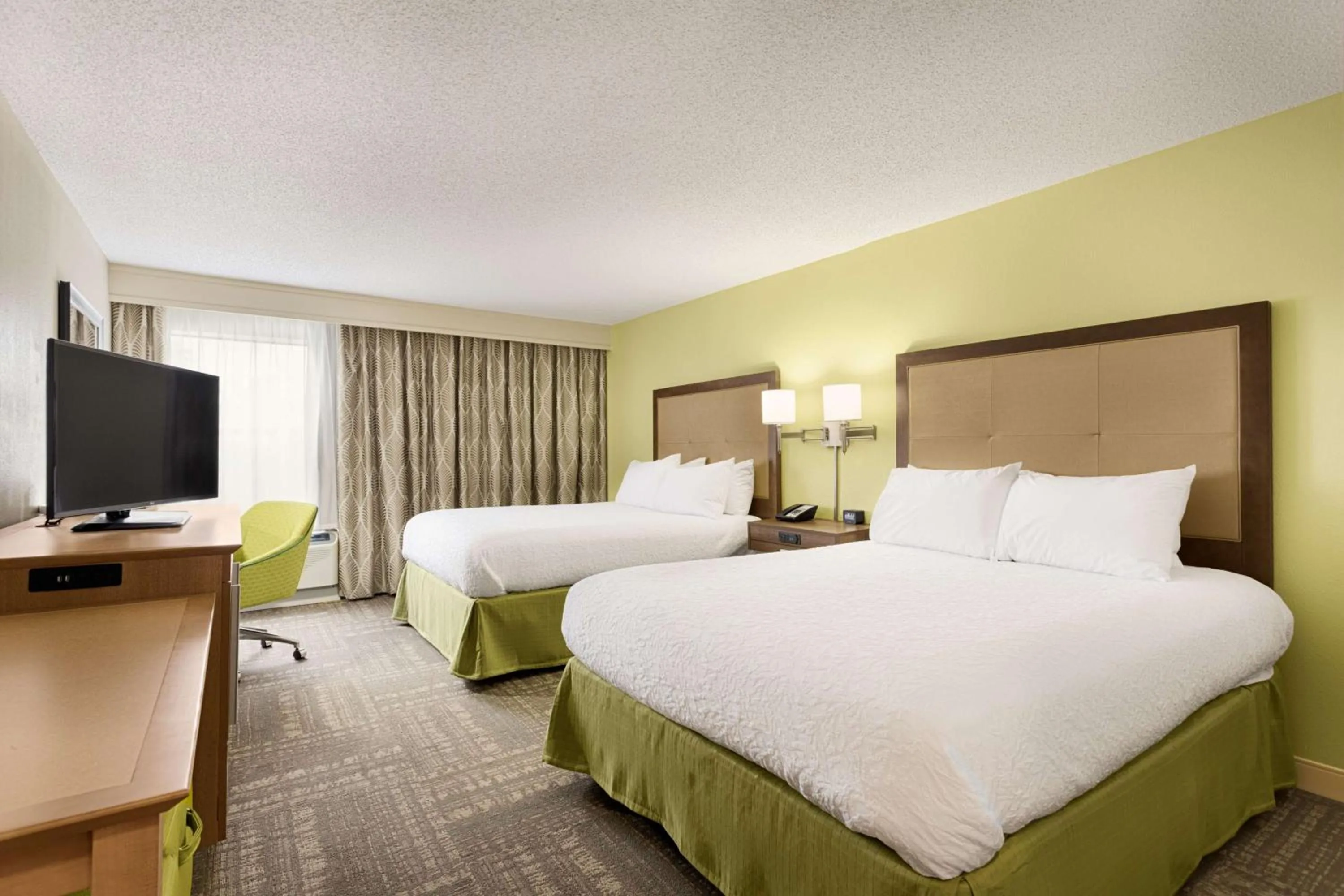 Bedroom, Bed in Hampton Inn Pawleys Island