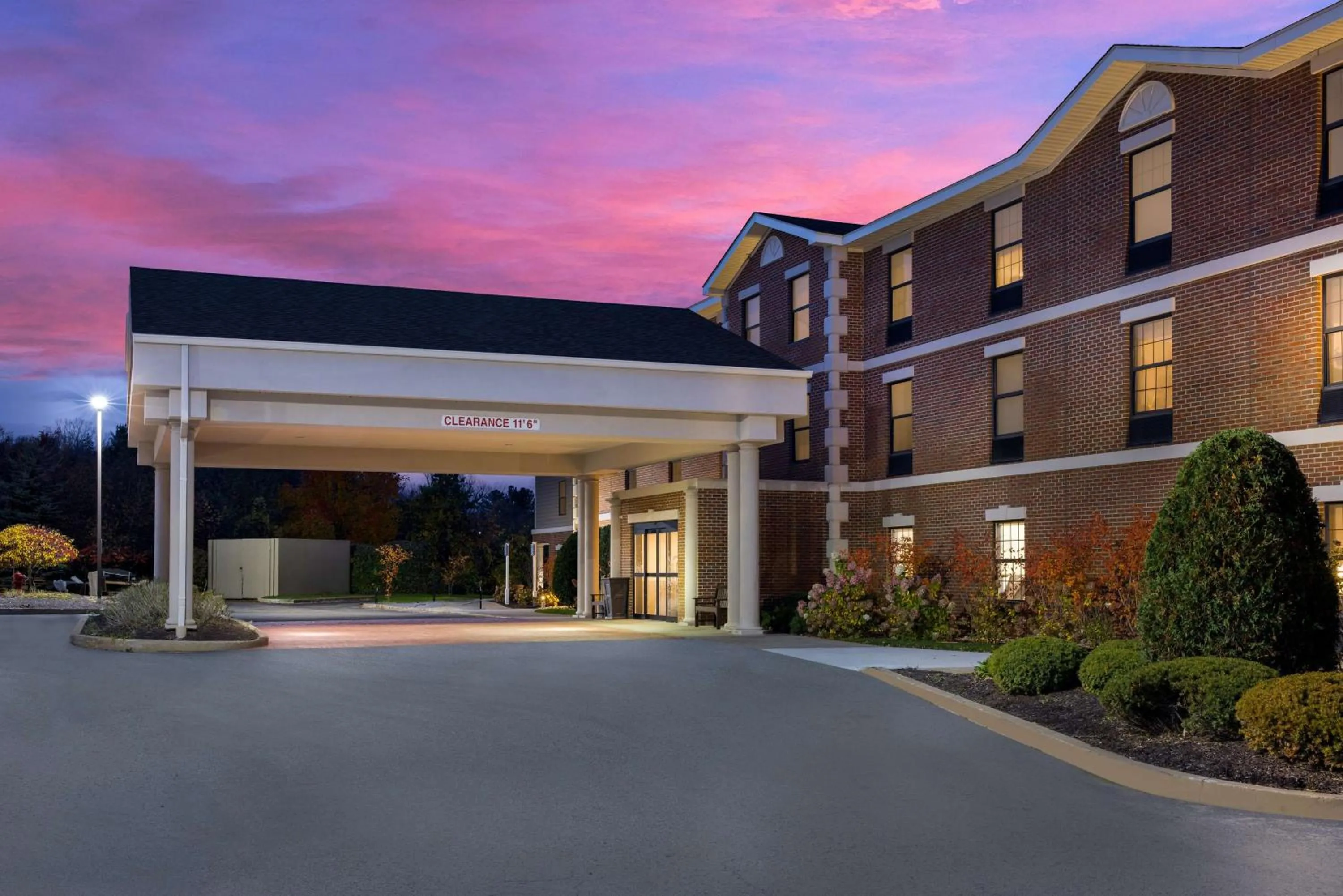 Property building in Hampton Inn & Suites Petoskey