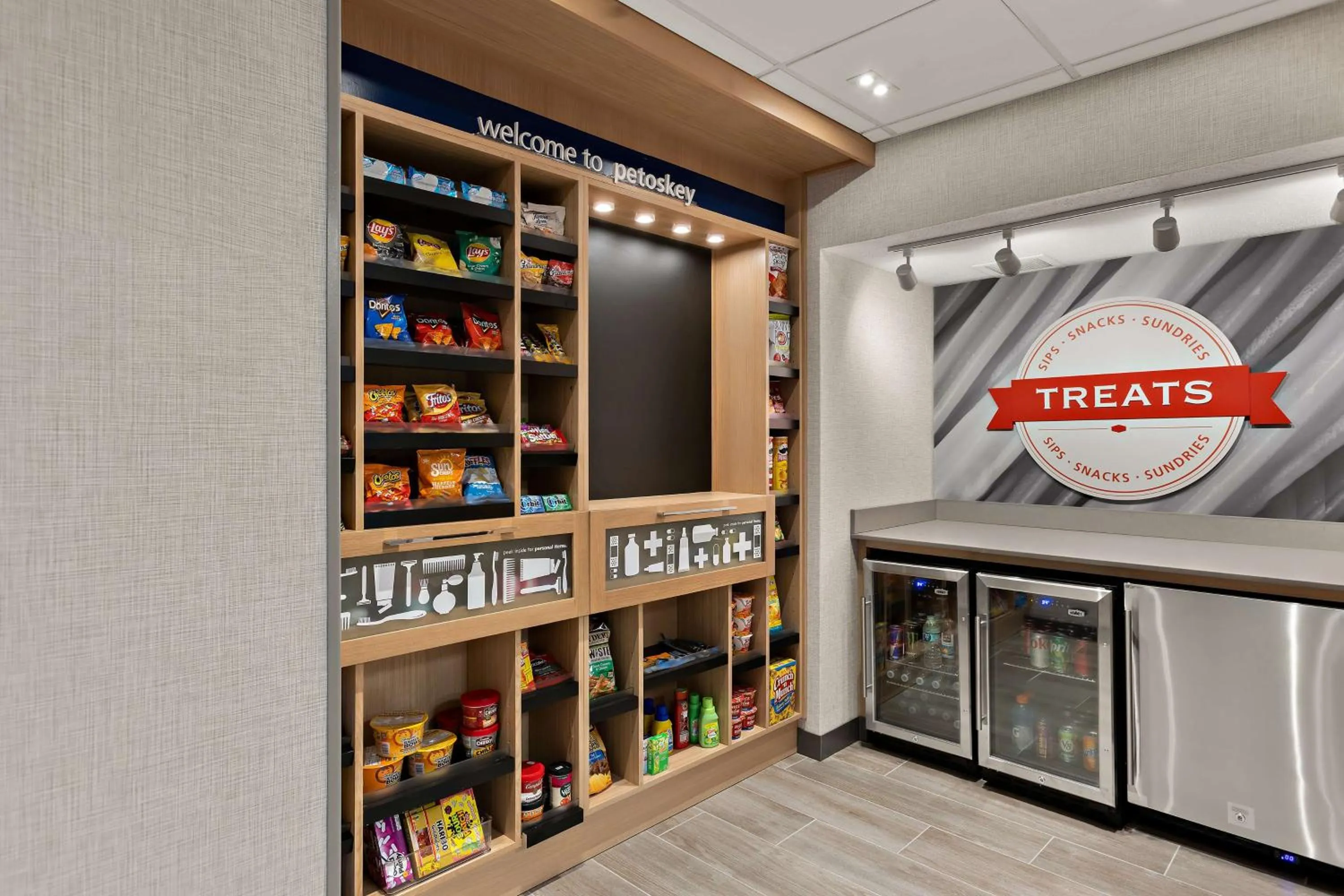 Dining area in Hampton Inn & Suites Petoskey