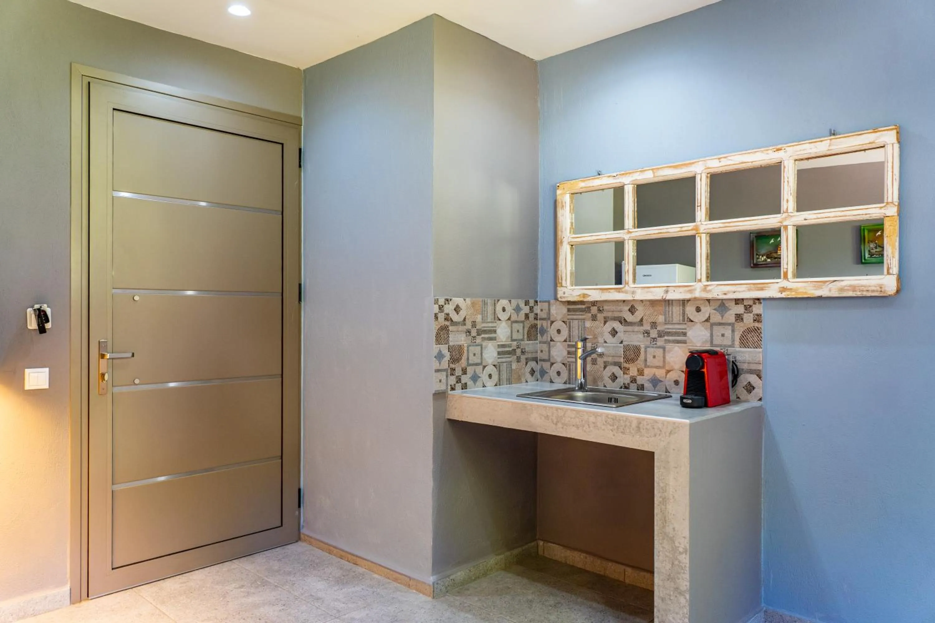 Coffee/tea facilities in Core Luxury Suites