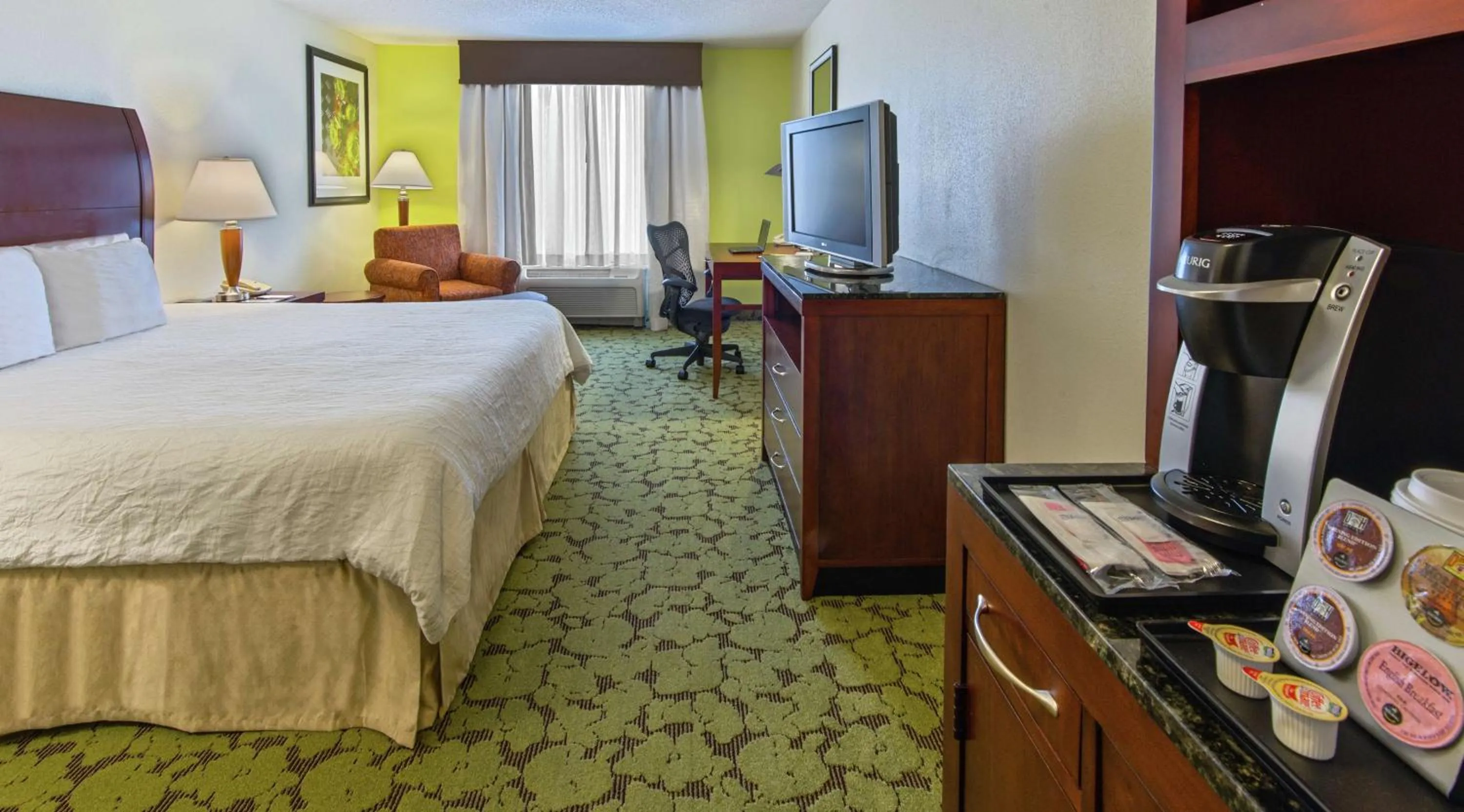 Bedroom, Bed in Hilton Garden Inn Macon/Mercer University