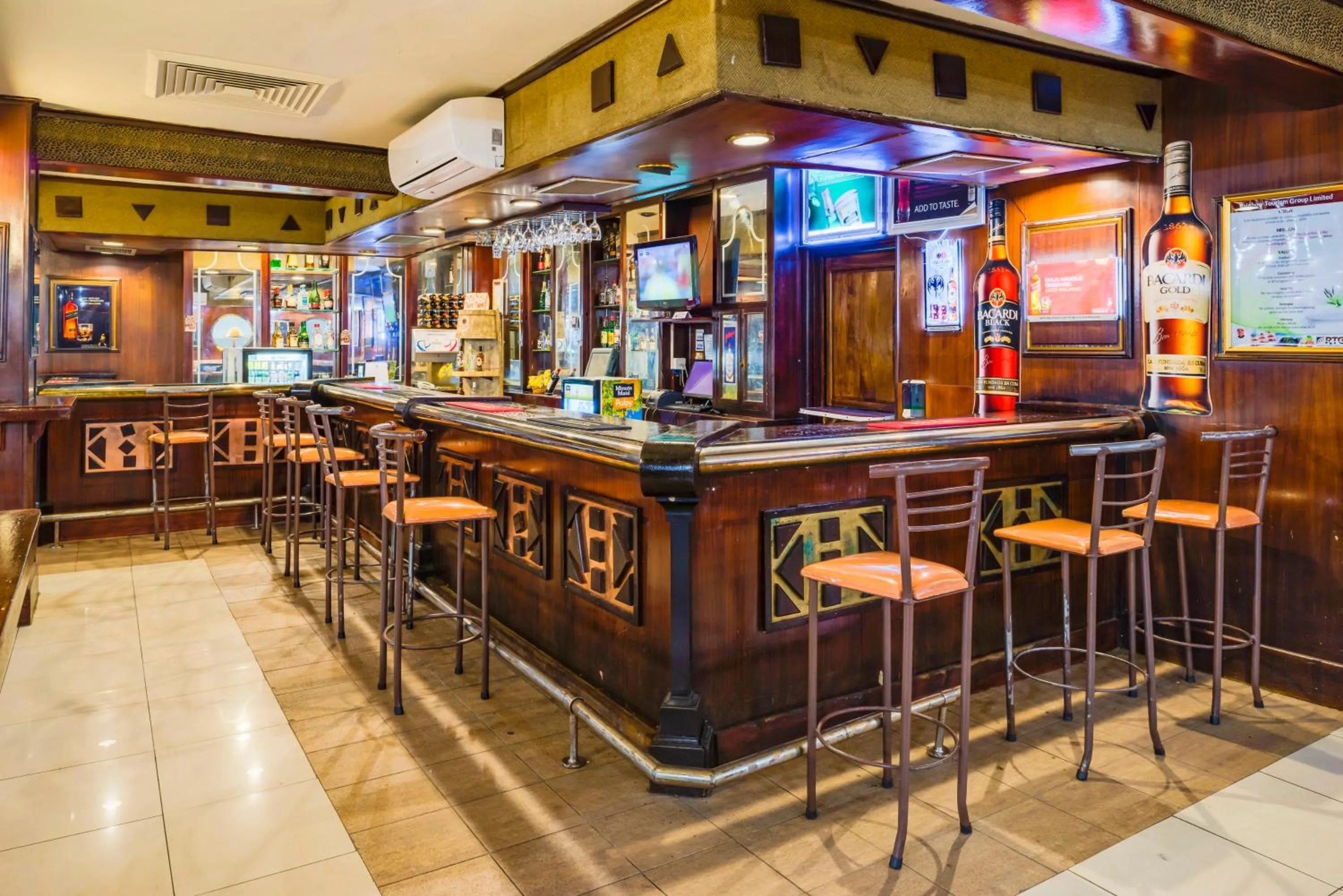 Lounge or bar in Bulawayo Rainbow Hotel