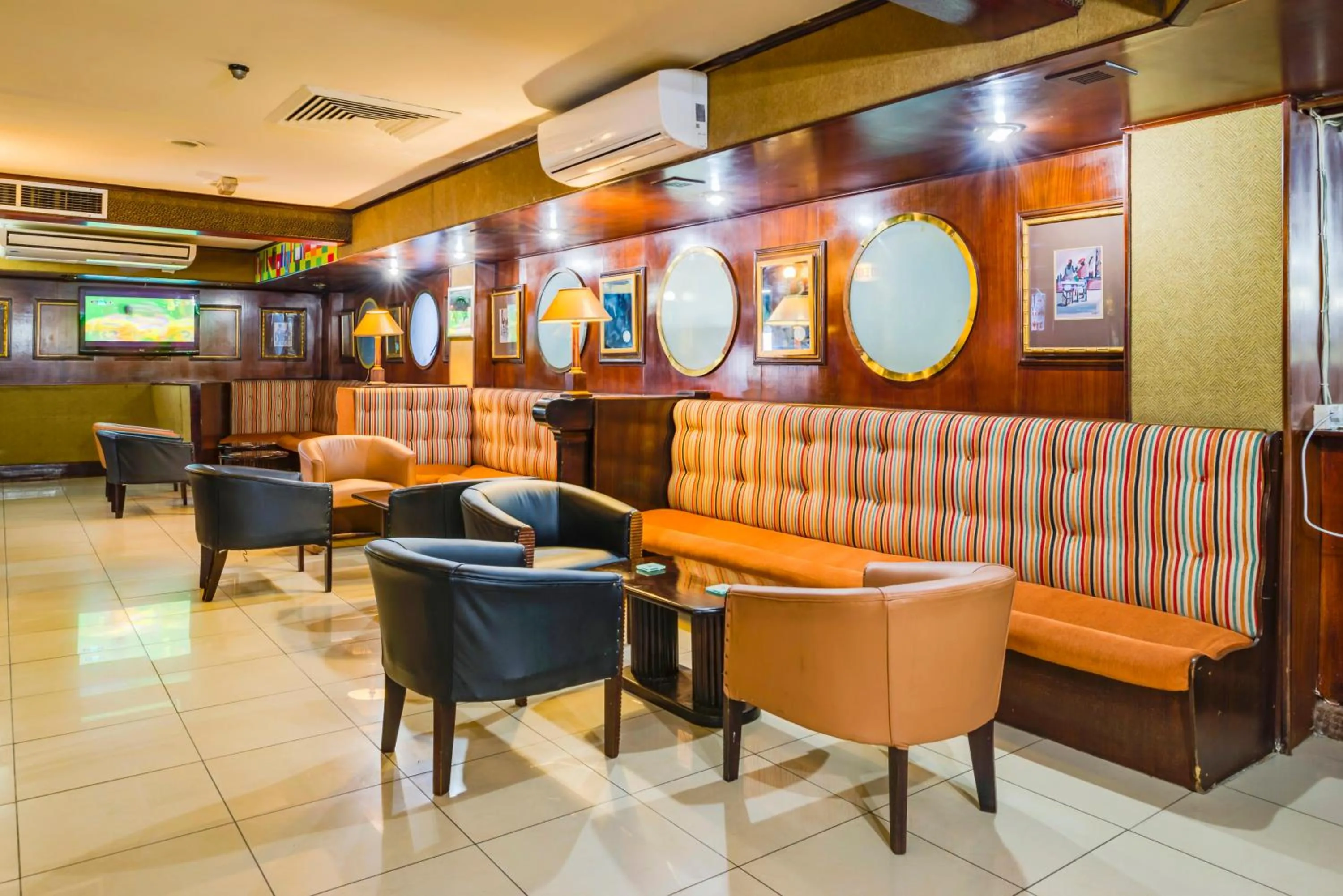 Lounge or bar in Bulawayo Rainbow Hotel