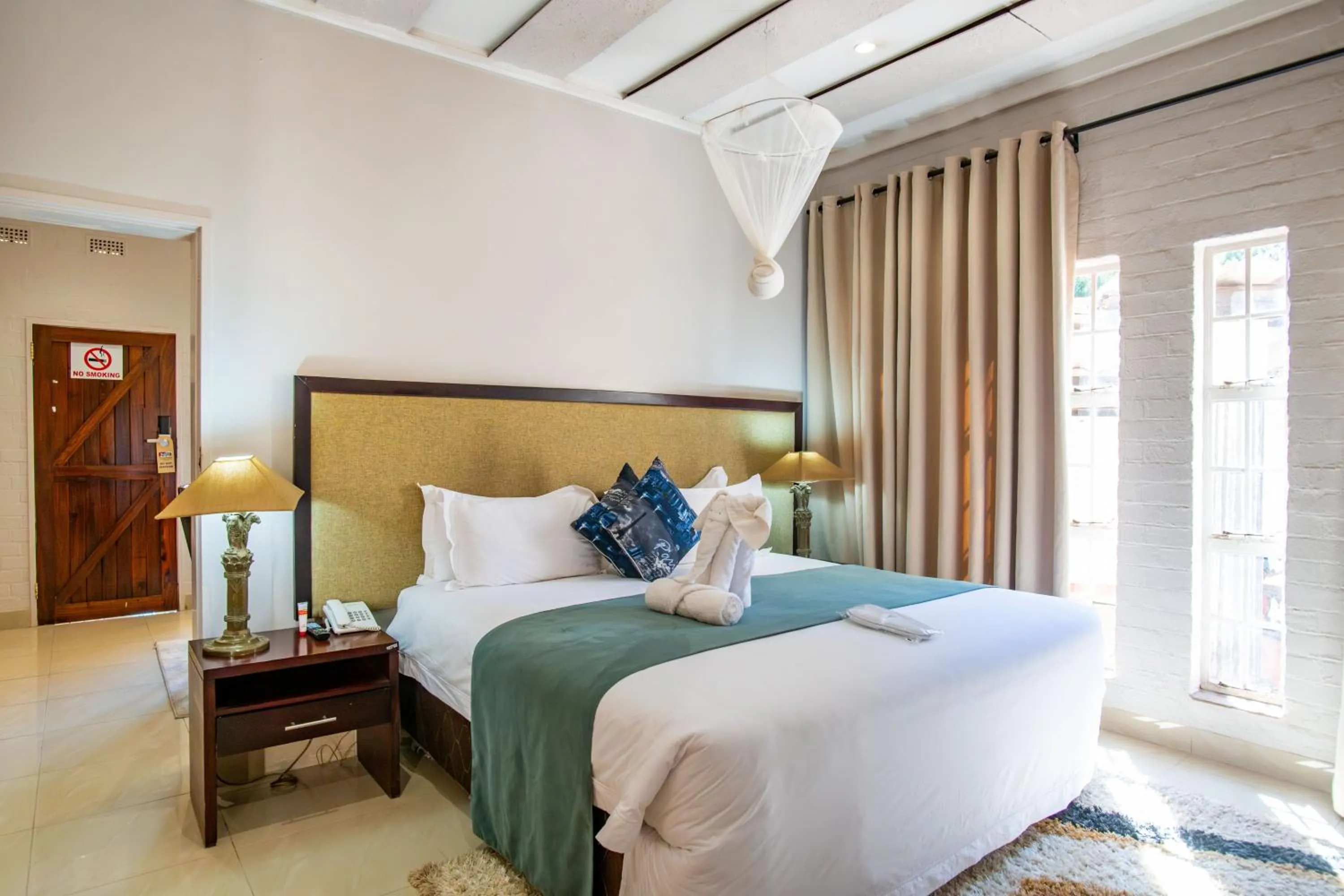 Bed in Kadoma Hotel & Conference Centre