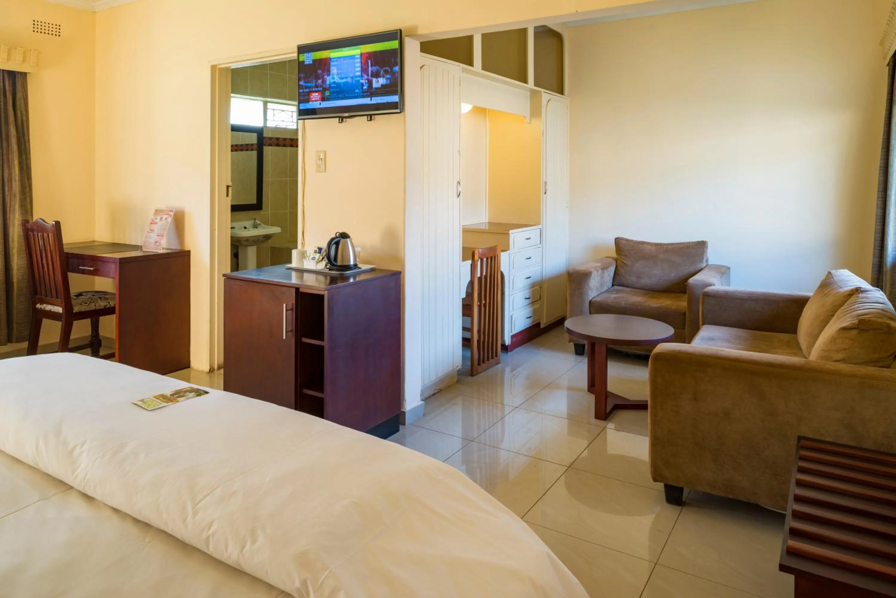 Bed in Kadoma Hotel & Conference Centre