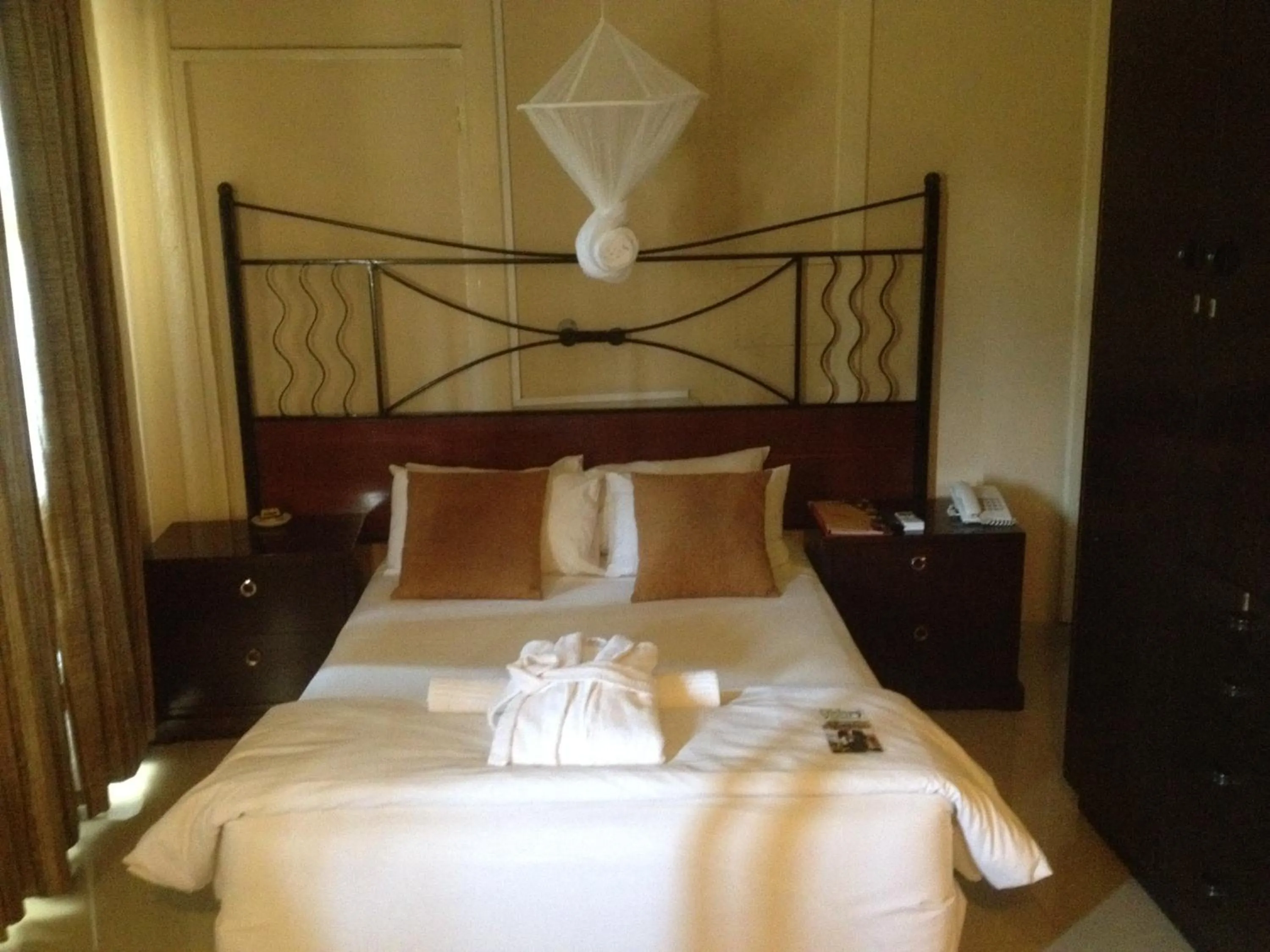 Bed in Kadoma Hotel & Conference Centre