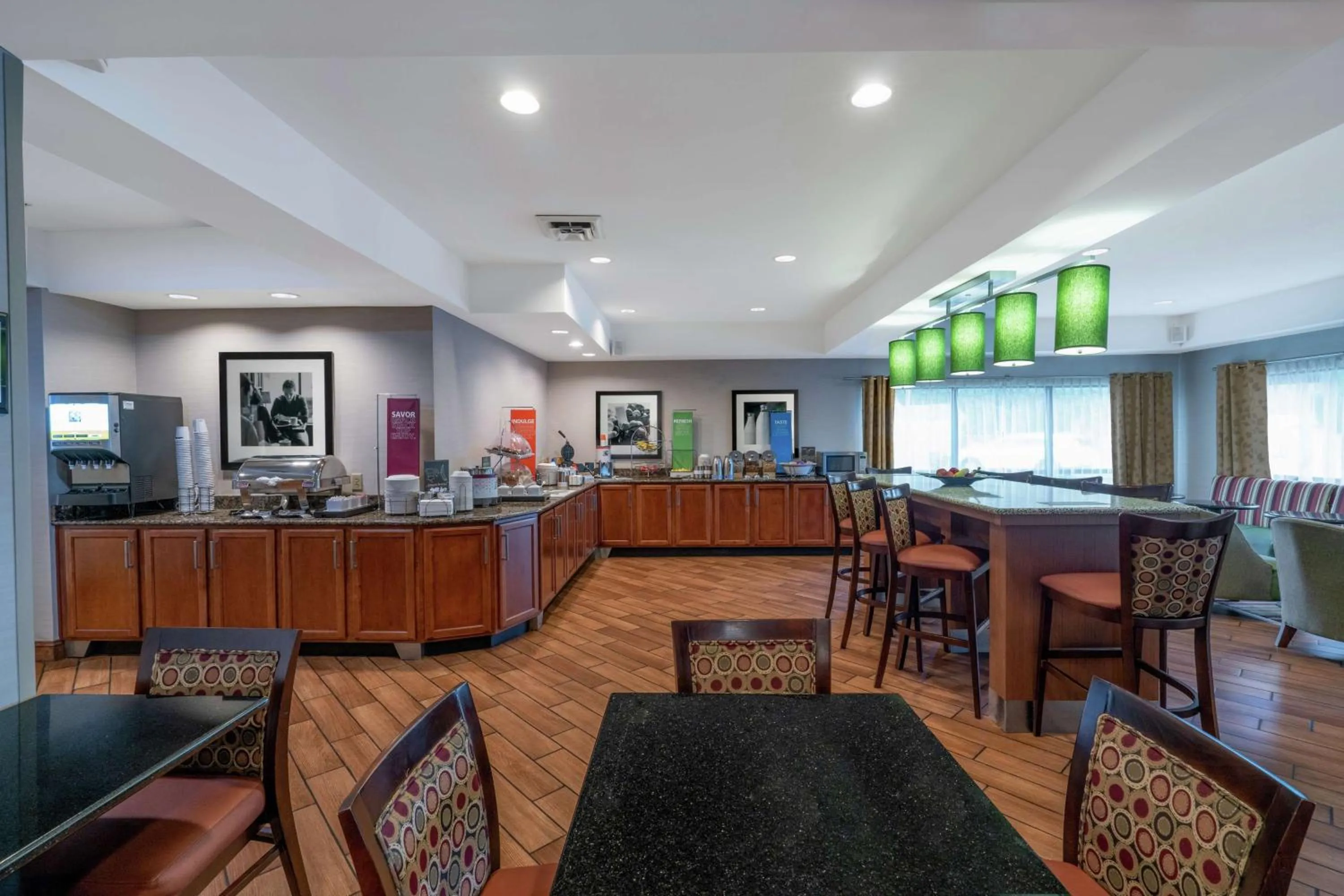 Restaurant/places to eat in Hampton Inn Chattanooga/Hixson