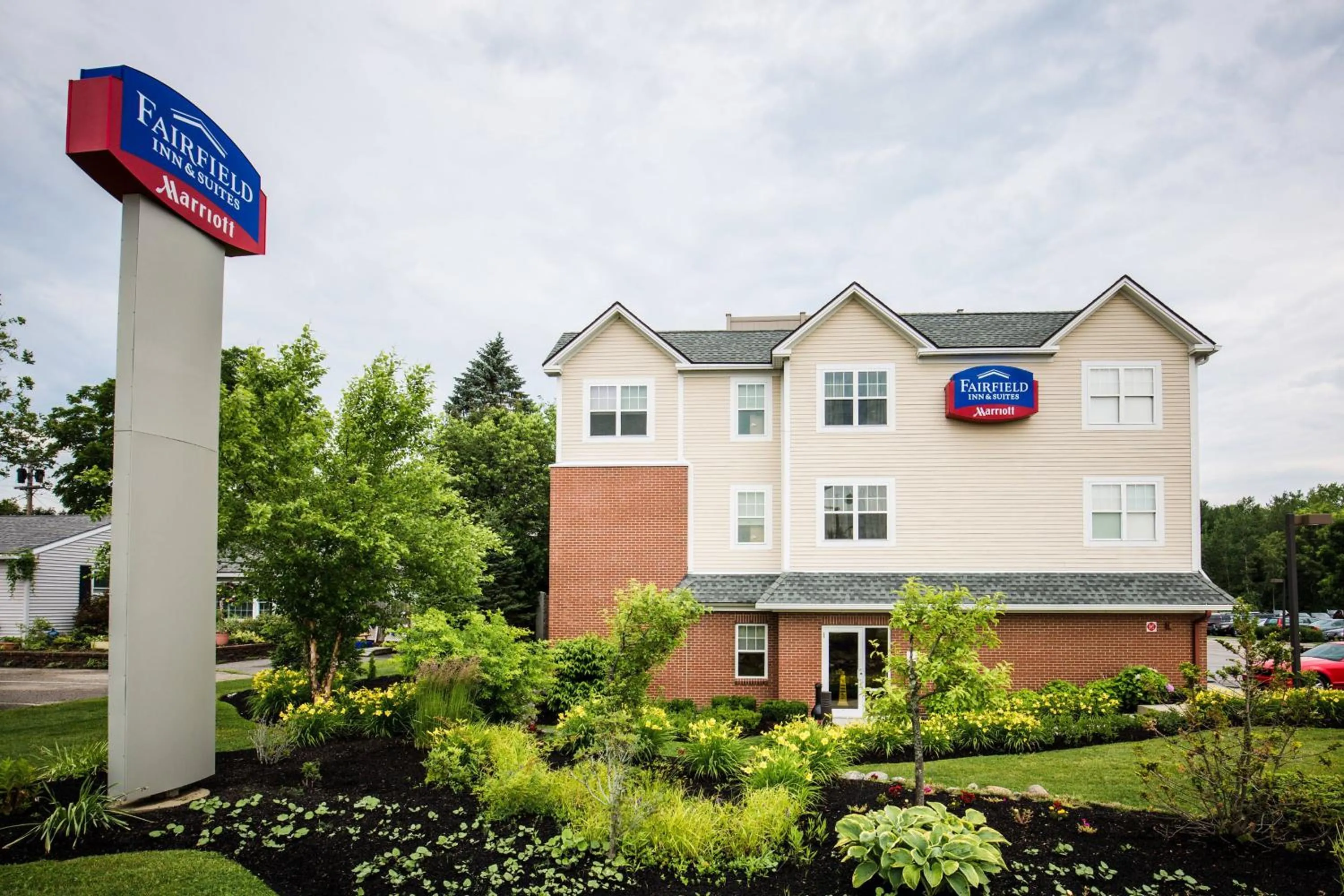 Property building in Fairfield Inn and Suites by Marriott Portsmouth Exeter