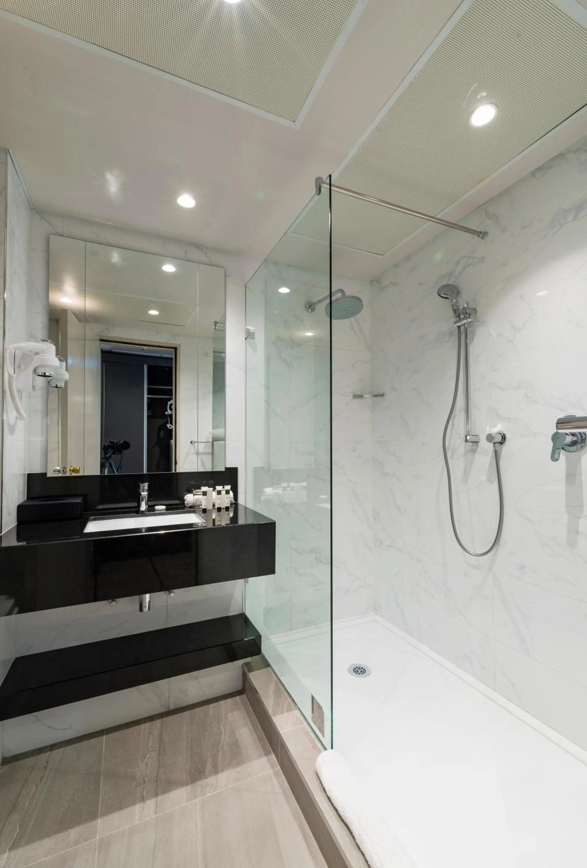 Bathroom in Rainbow Towers Hotel & Conference Centre