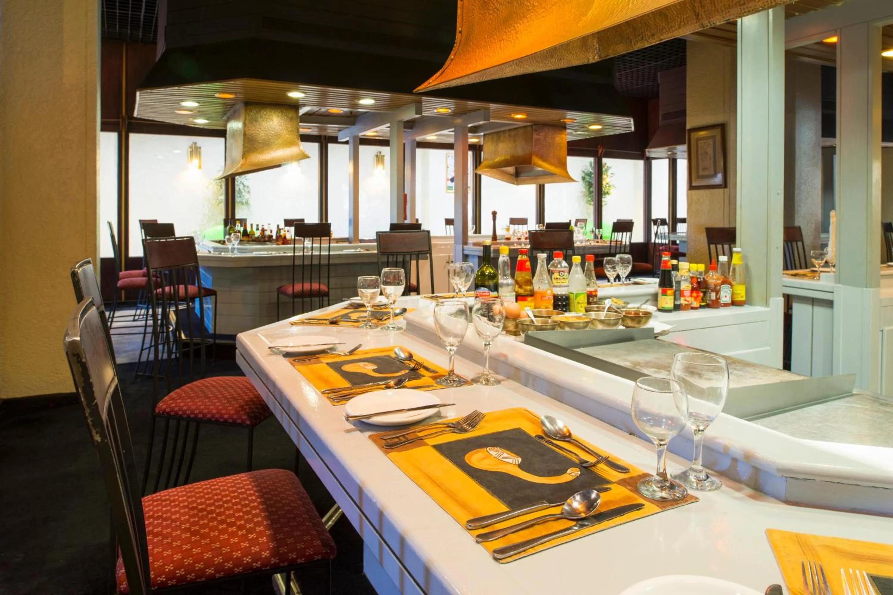 Restaurant/places to eat in Rainbow Towers Hotel & Conference Centre