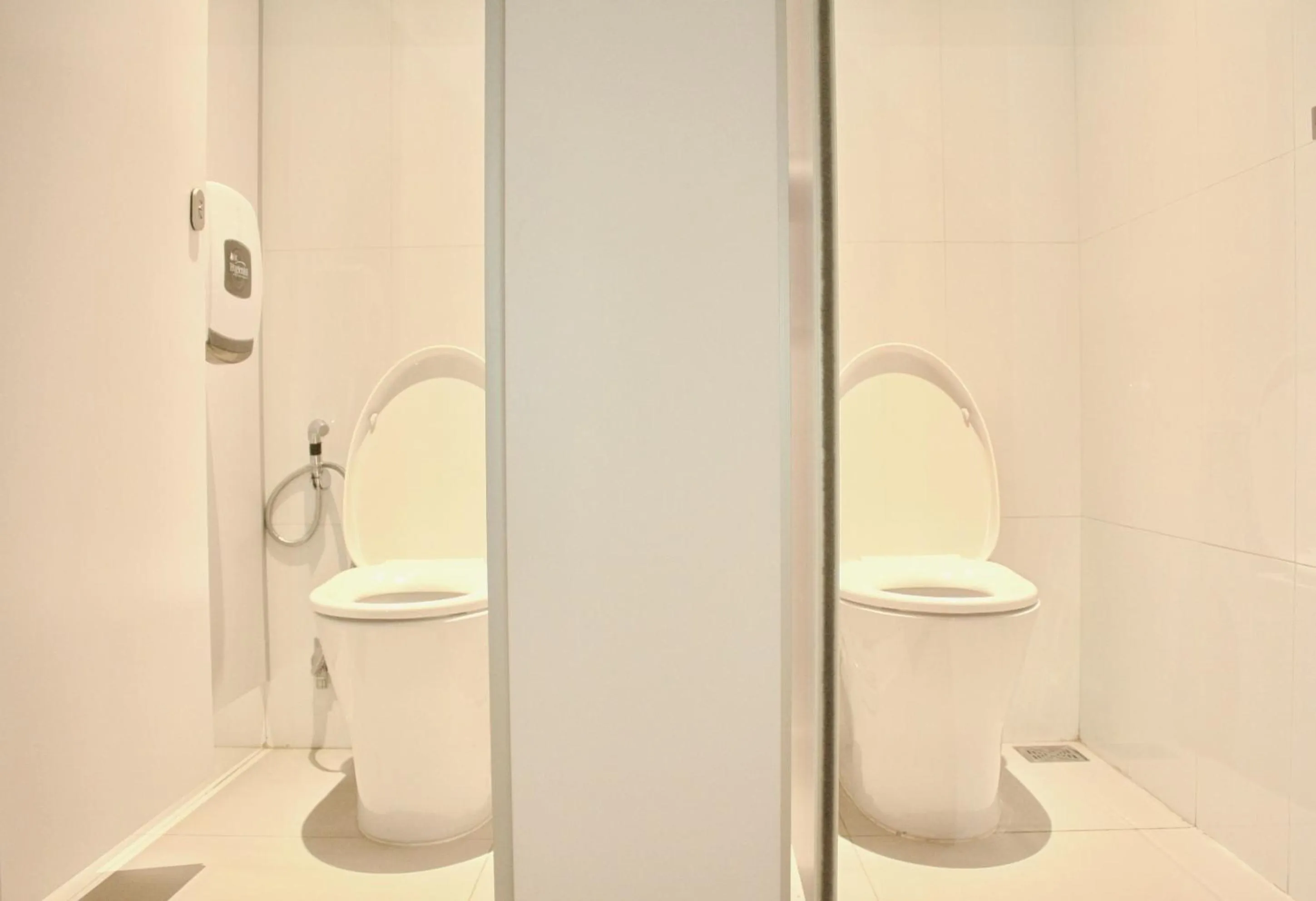 Toilet in BearPacker Patong Hostel