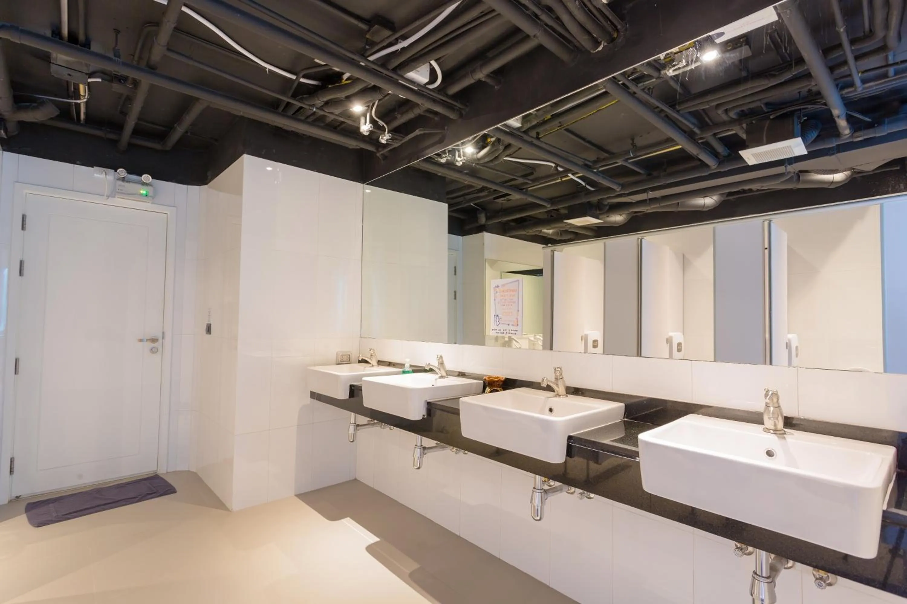 BearPacker Patong Hostel