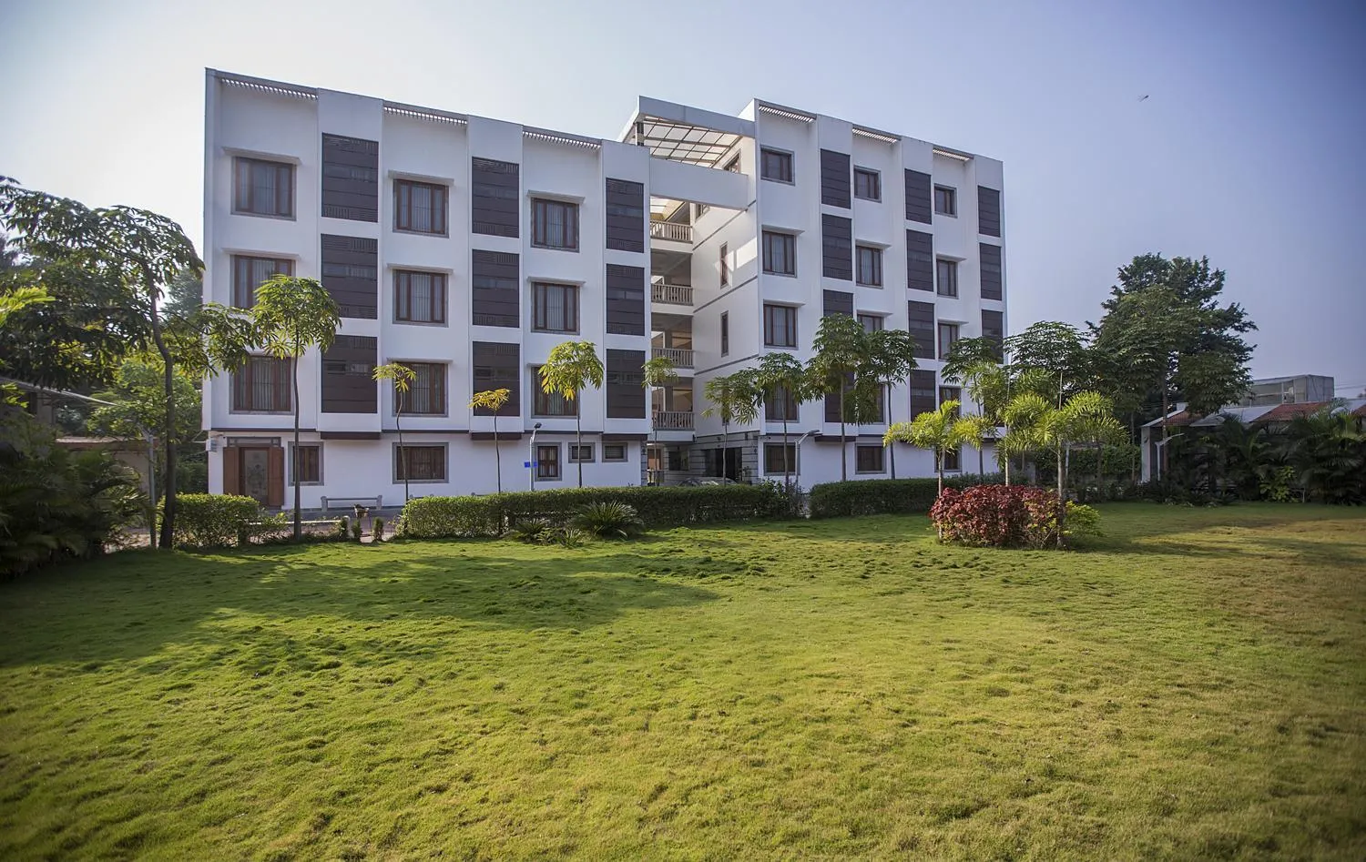 Property building in Mayapuri Amira