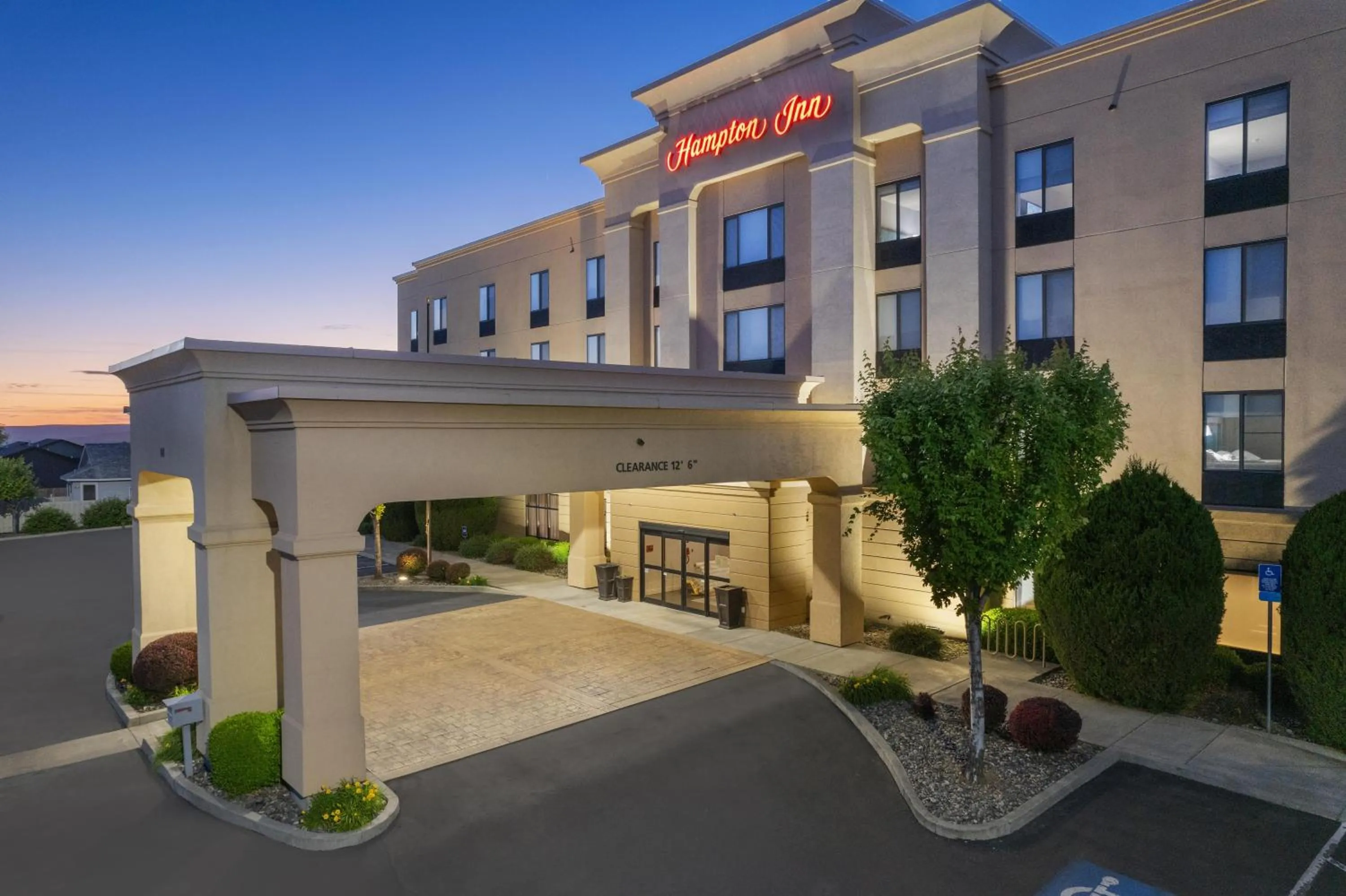 Property building in Hampton Inn Pendleton