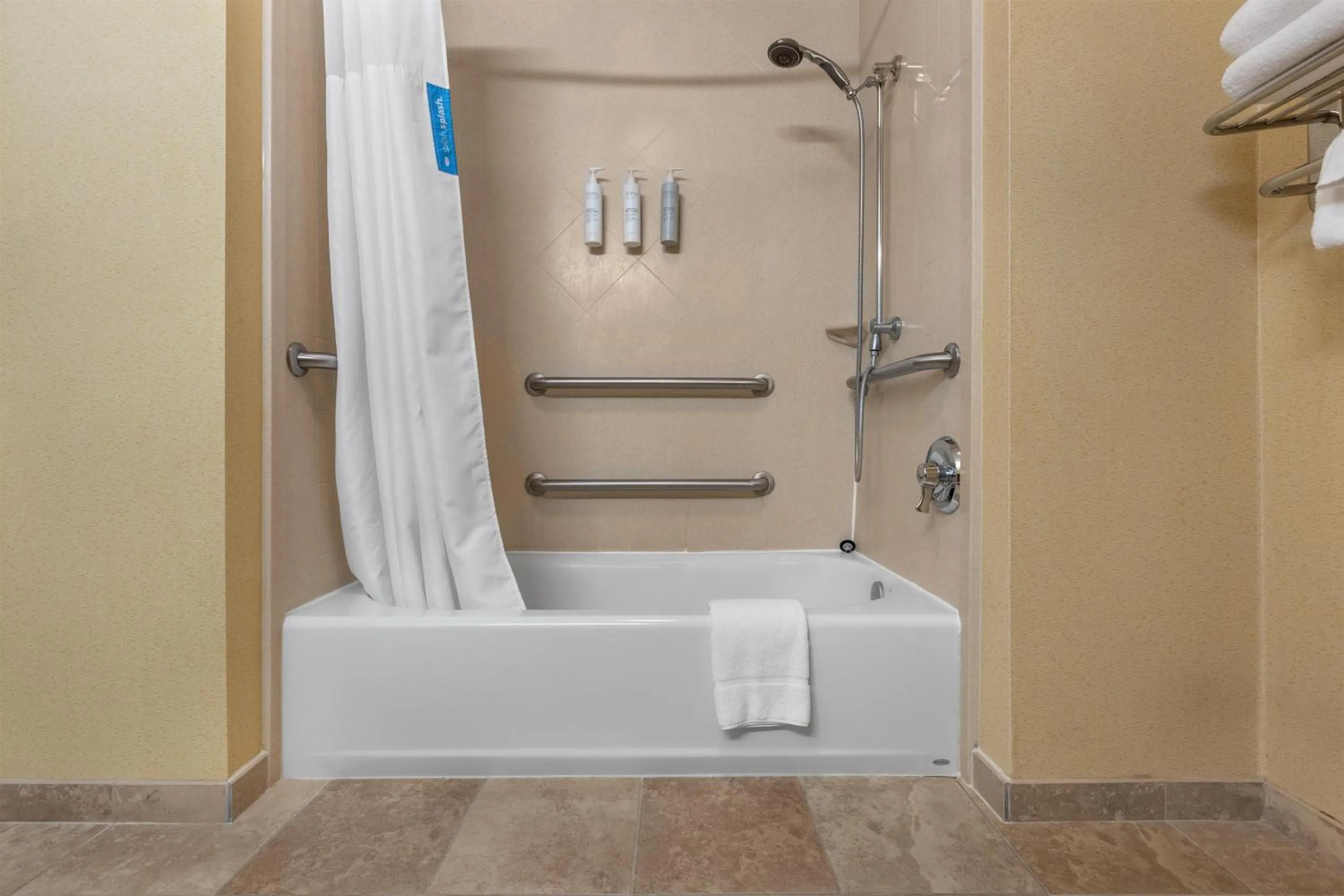 Bathroom in Hampton Inn Pendleton