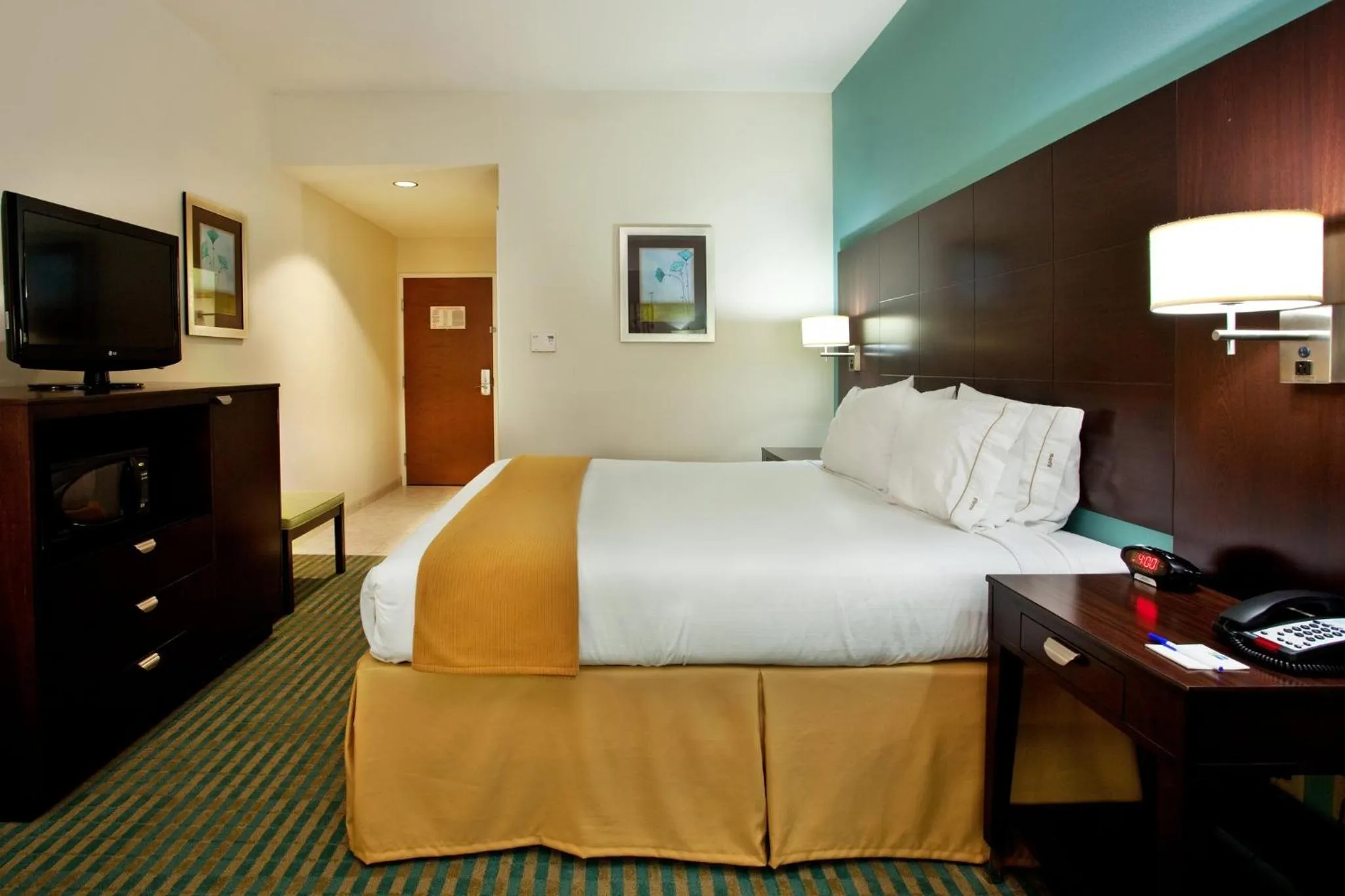 Photo of the whole room, Bed in Holiday Inn Express Hotel & Suites Picayune by IHG