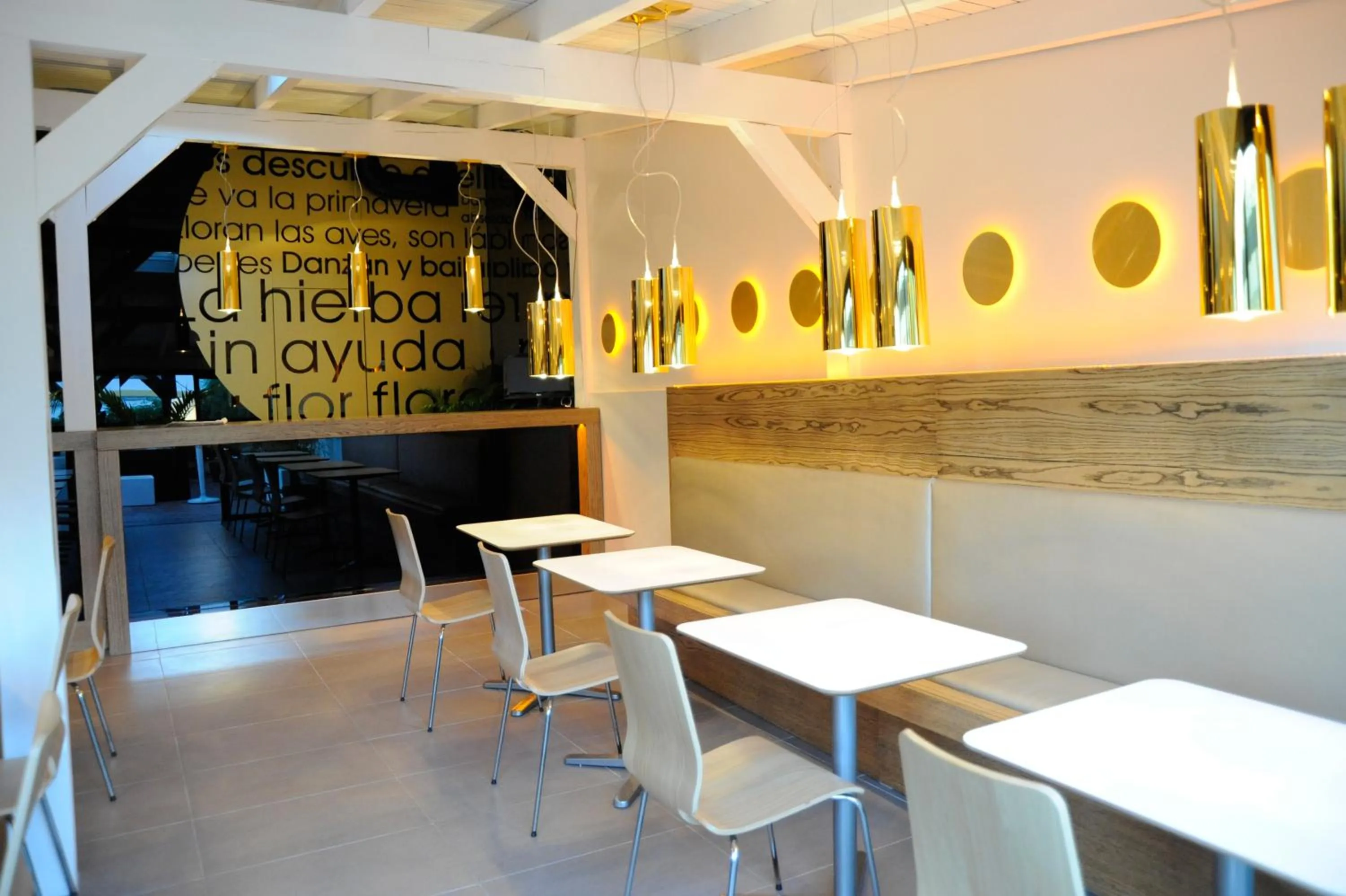 Restaurant/places to eat in Hotel Domus