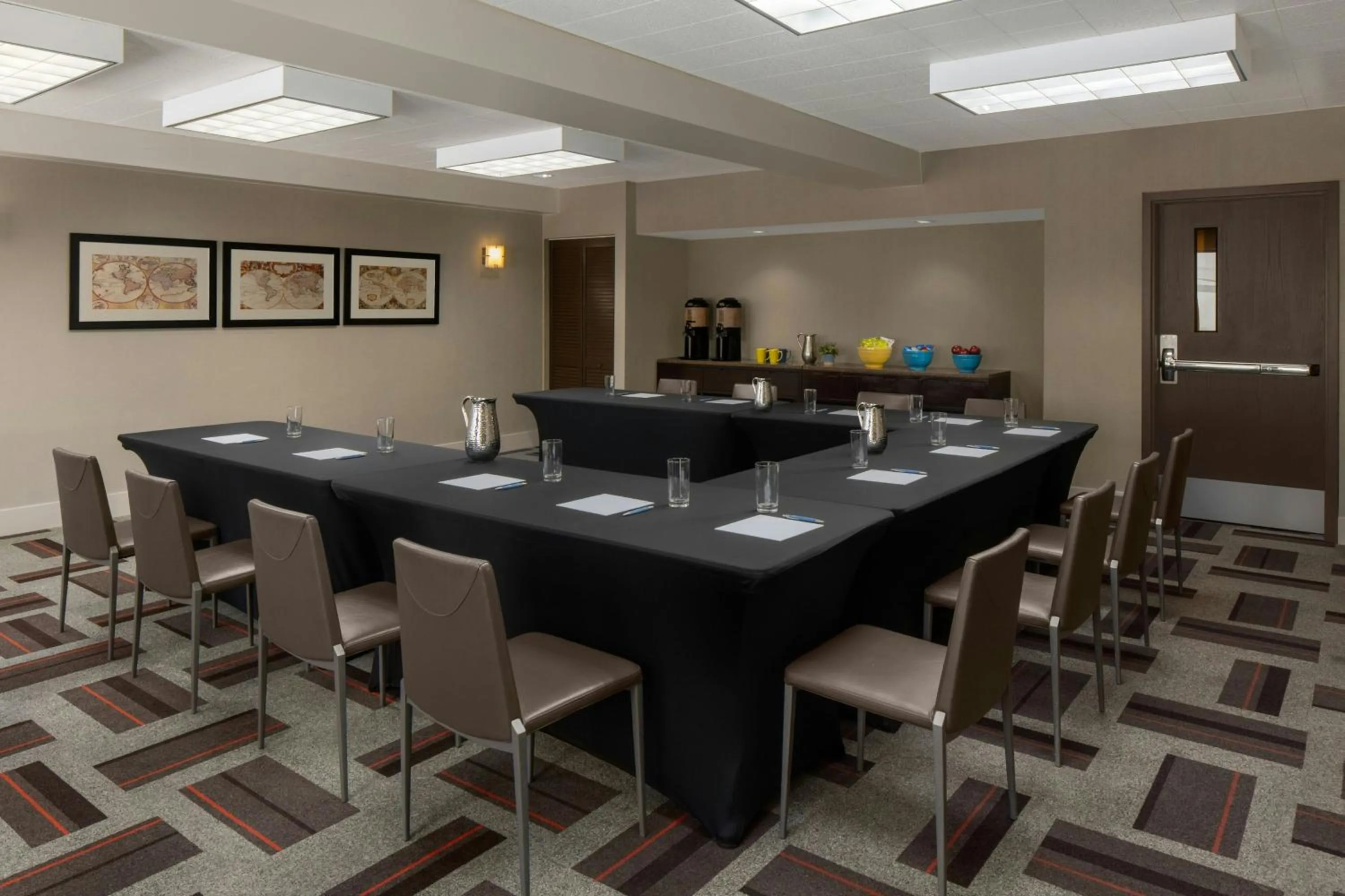 Meeting/conference room in Four Points by Sheraton Downtown Seattle Center