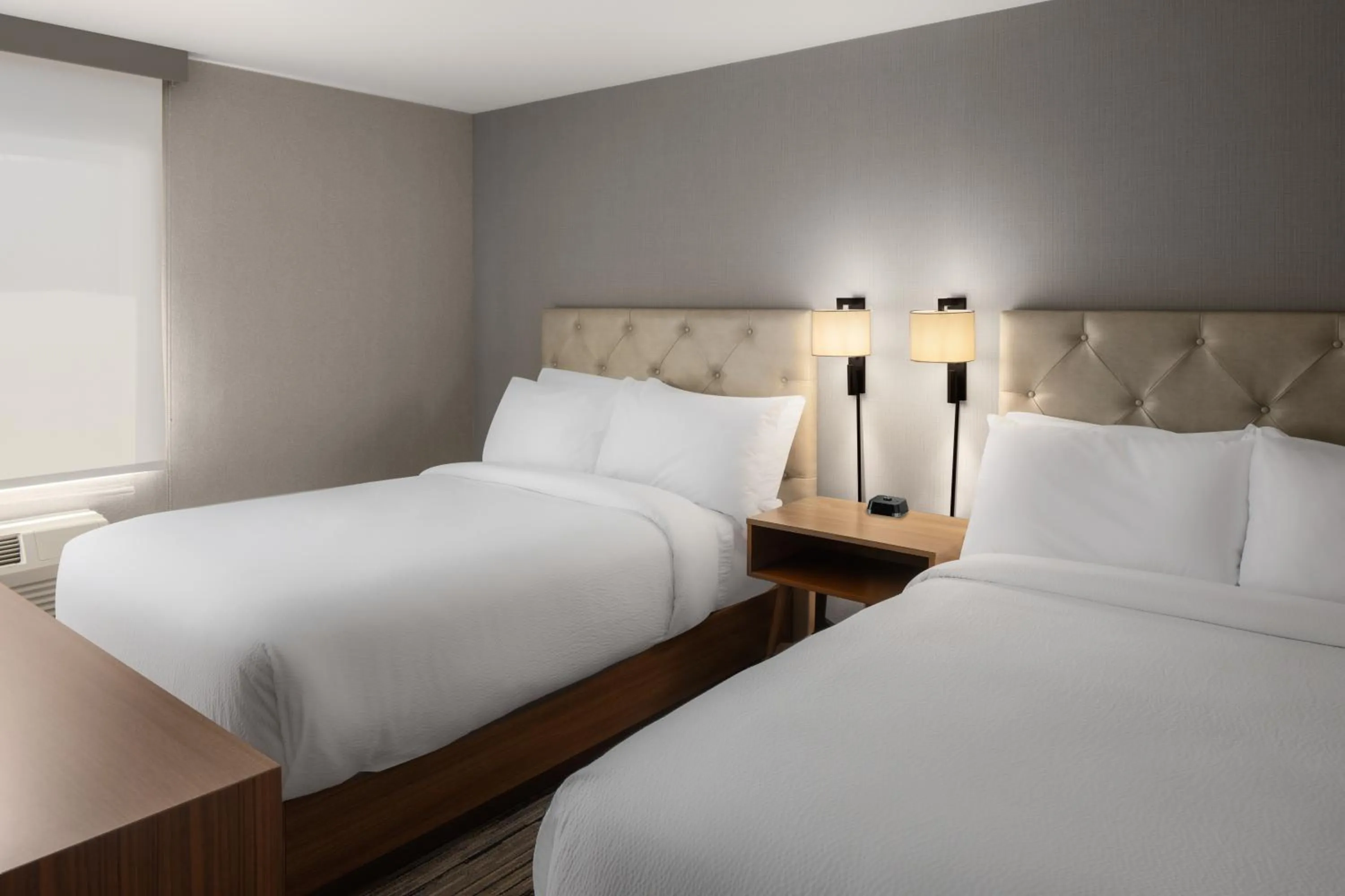 Bed in Four Points by Sheraton Downtown Seattle Center